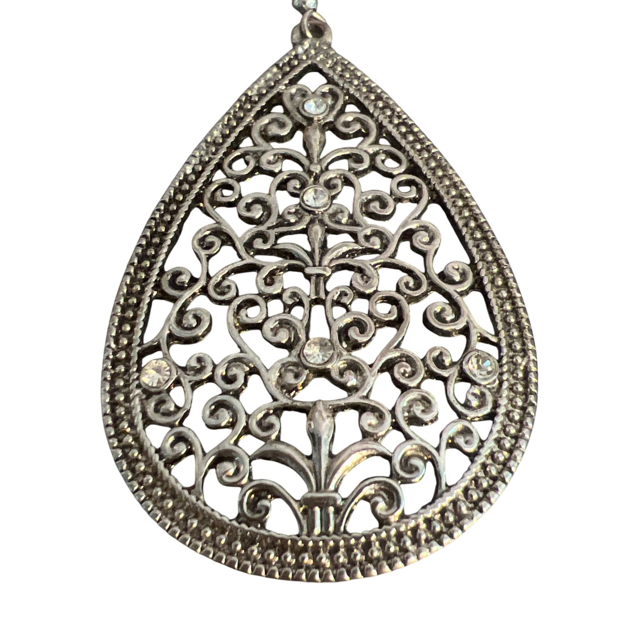 Other Teardrop Filigree Dangle Earrings Silver Tone Elegant Design Size ONE SIZE - 2 Thumbnail