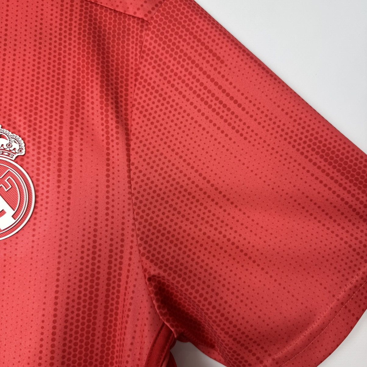 Adidas REAL MADRID 2018 2019 THIRD FOOTBALL SHIRT SOCCER JERSEY Size US M / EU 48-50 / 2 - 11 Thumbnail