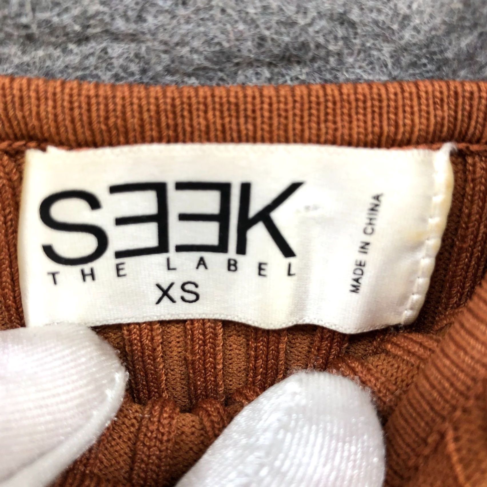 Vintage VINTAGE? No — Seek The Label Ribbed Knit Cami Top Womens XS Tan Brown V-Neck Tank Top Casual Basic Knit Sexy Slim Stretch Size XS / US 0-2 / IT 36-38 - 7 Thumbnail