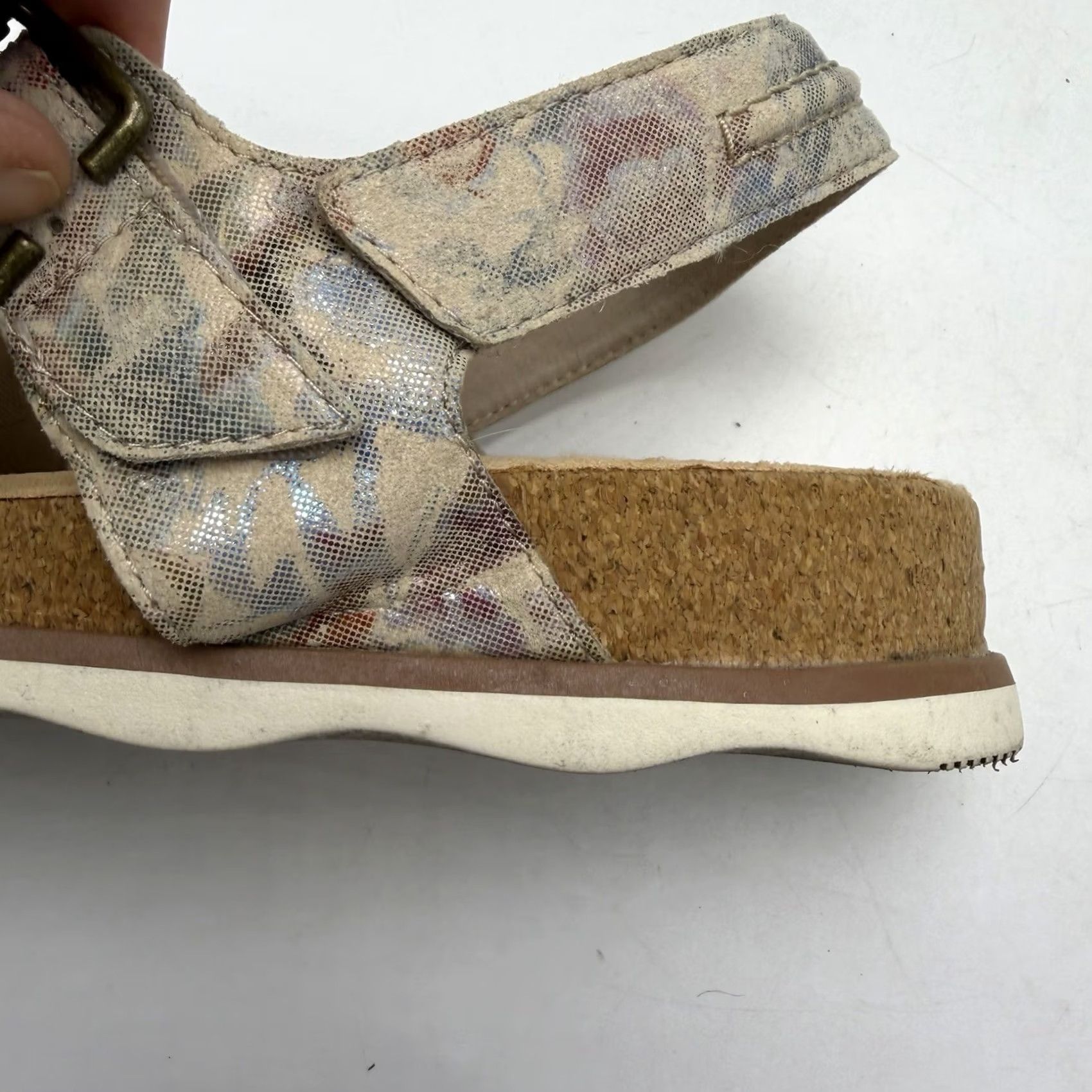 Clarks Clarks Sandals Womens 8.5 M Brynn Step Floral Textile Fabric Hook Loop Beige Pattern Floral Casual Womens Leather? Size US 9 / IT 39 - 7 Thumbnail