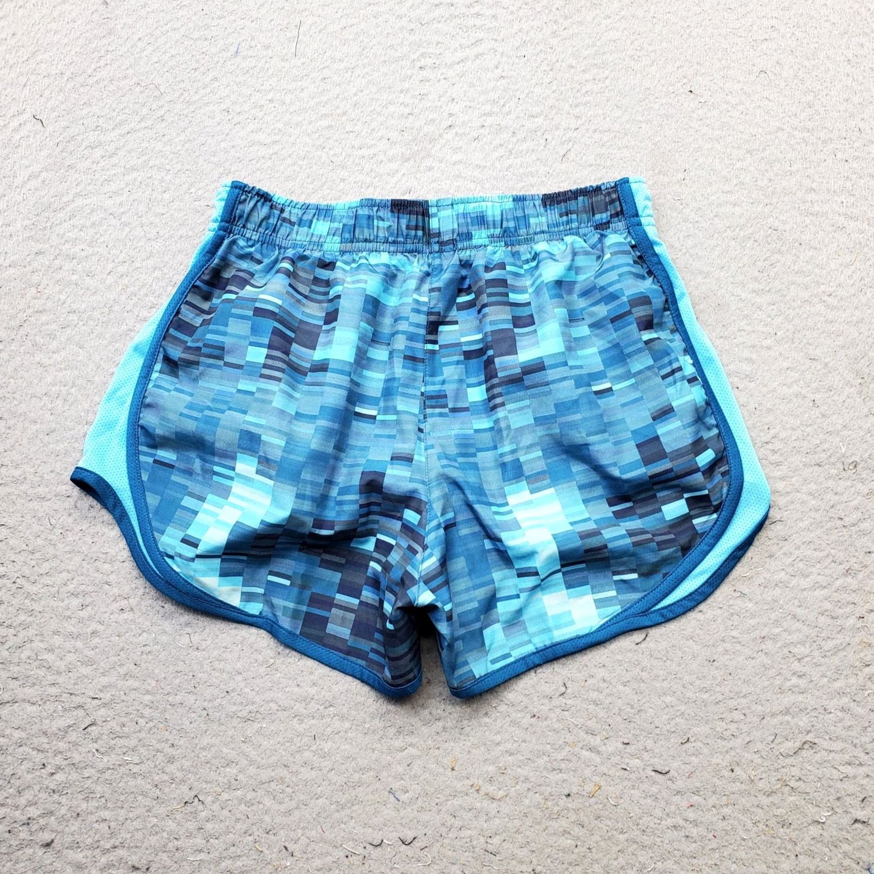 Nike Nike Dri-Fit Activewear Shorts Women XS Multicolor Geometric Elastic Waist Liner Inseam 3" Quietly Used Womens Size 26" / US 2 / IT 38 - 2 Thumbnail