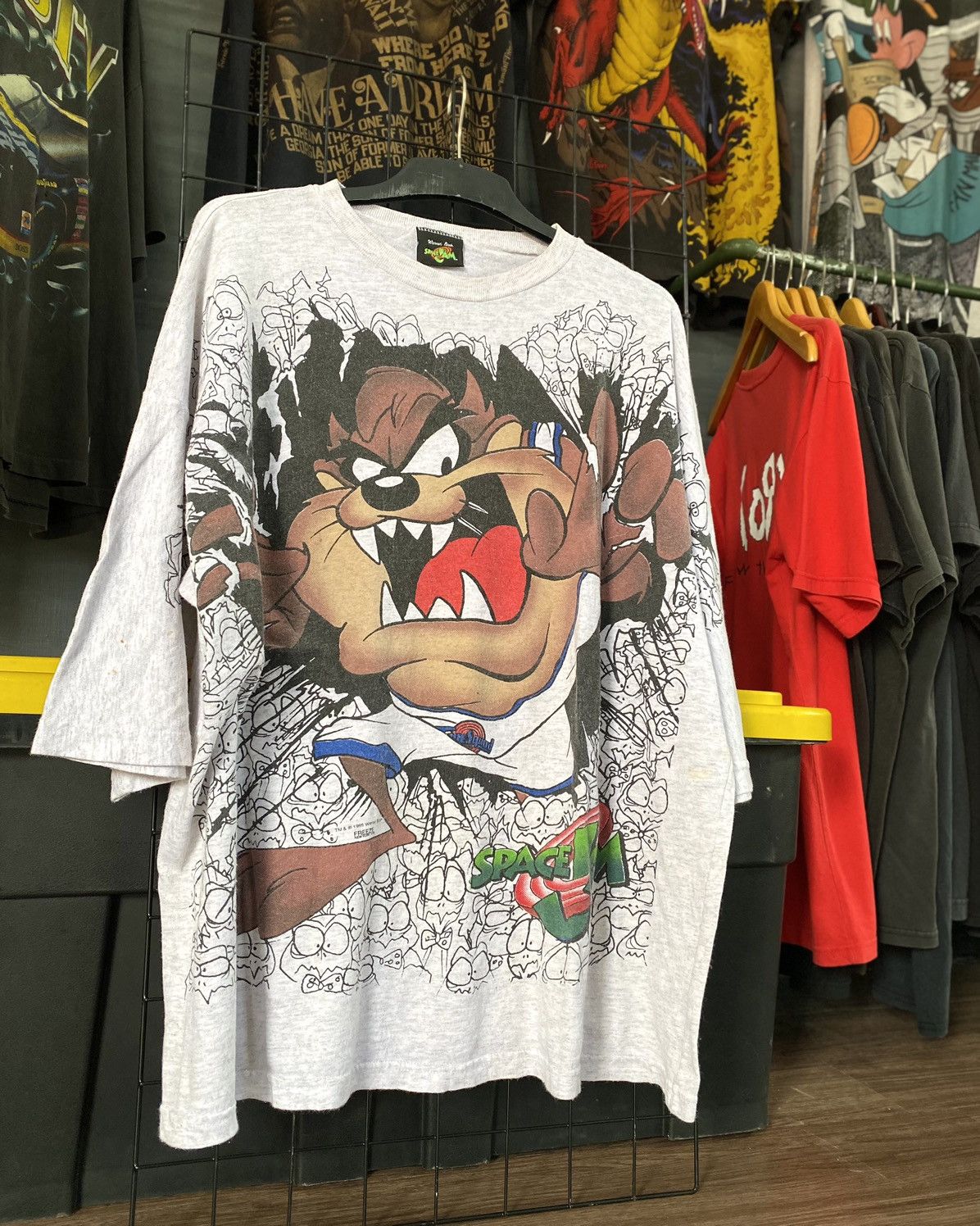 Vintage × Warner Bros T Shirt Tazmania Space Jam Movie 1996 Vintage Nba Jordan Vtg Size US XL / EU 56 / 4 - 2 Thumbnail