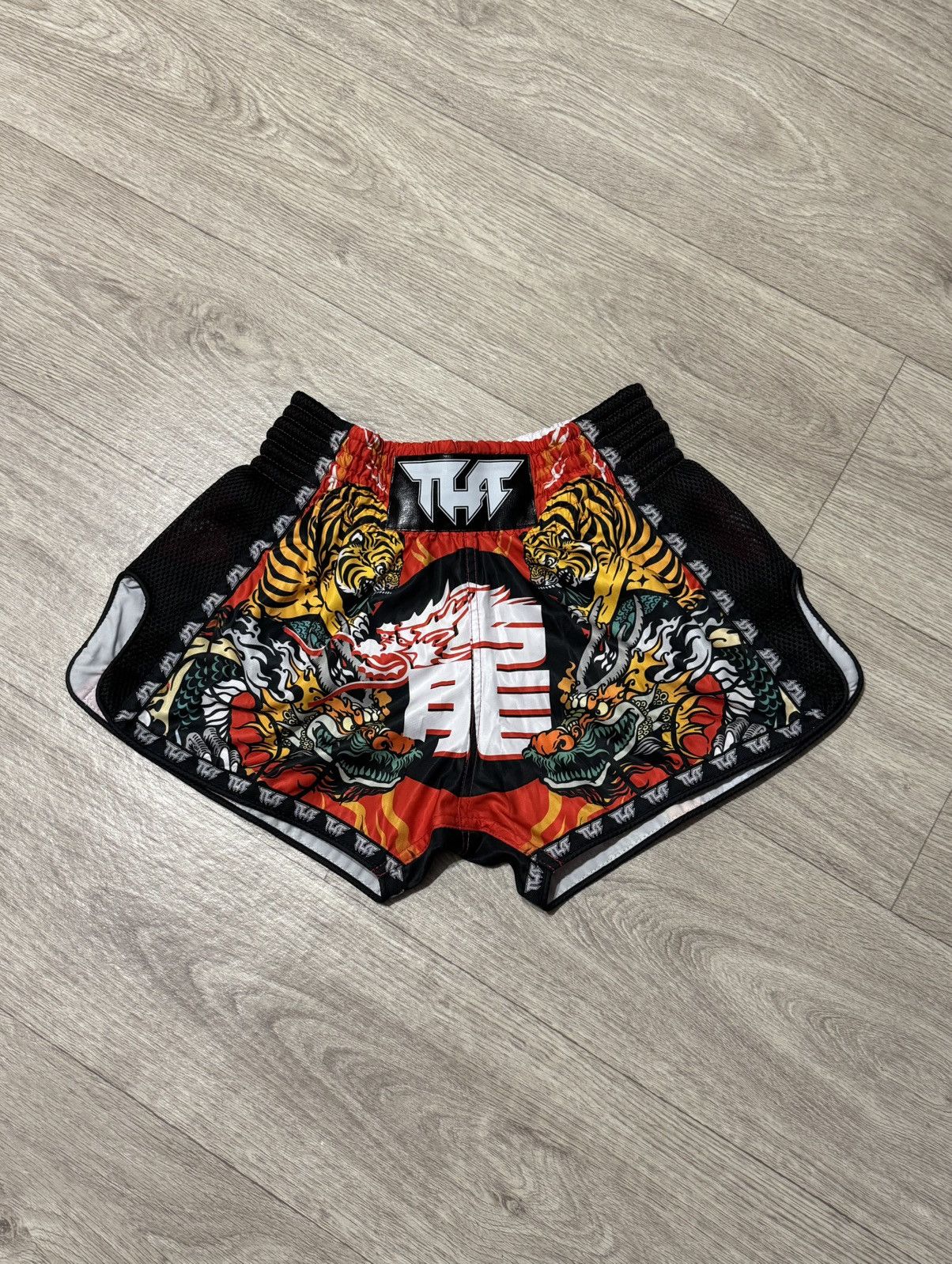 Japanese Brand 🔷TUFF Chinese Dragon/Tiger Muay Thai Shorts🔷 Size US 34 / EU 50 - 1 Thumbnail