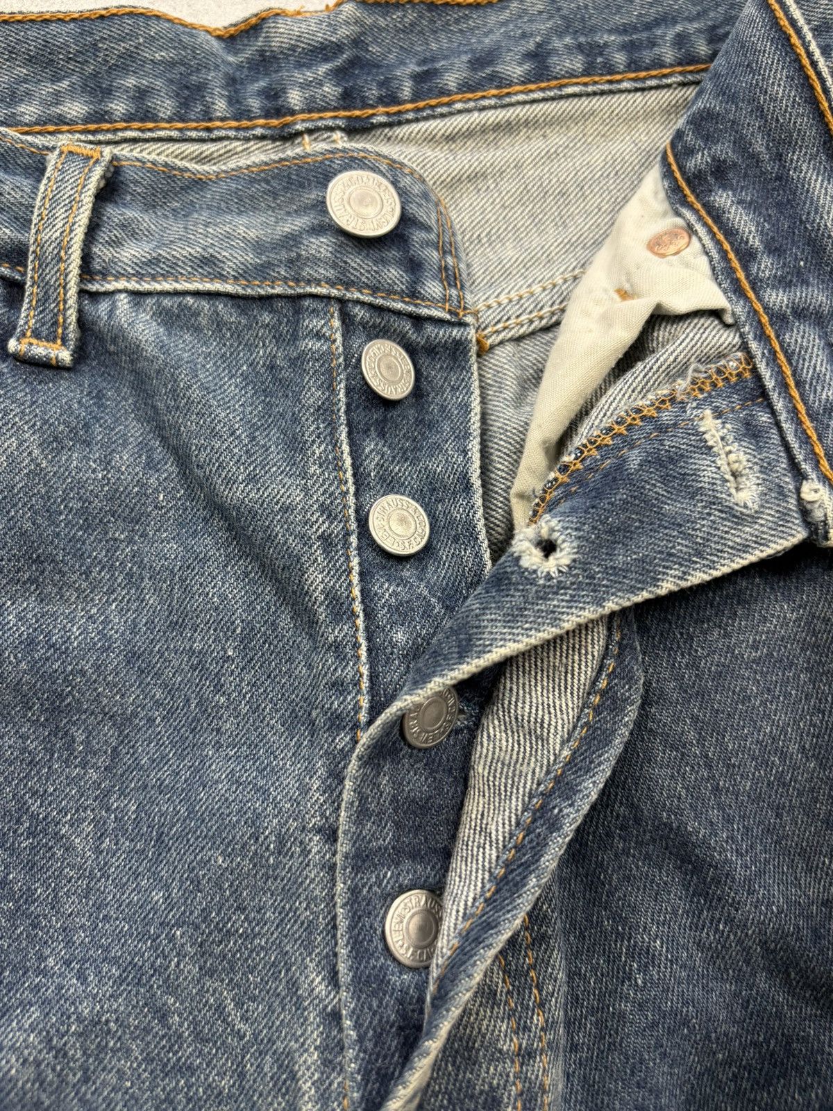 Levi's Vintage Clothing Vintage Levi’s 501 Made in UK Jeans W32 L32 90s Y2K Bitton Size US 32 / EU 48 - 16 Thumbnail