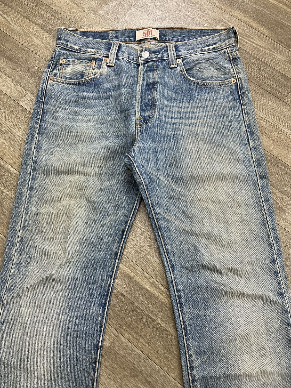 Levi's Vintage Clothing 🇮🇩1990s Vintage Levis 501 30x32 Distressed Light Blue Jeans Size US 30 / EU 46 - 2 Thumbnail