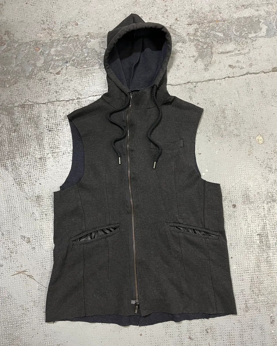 Emporio Armani 2000s Emporio Armani Grey Wool Hodded Vest Jacket Size US S / EU 44-46 / 1 - 1 Thumbnail