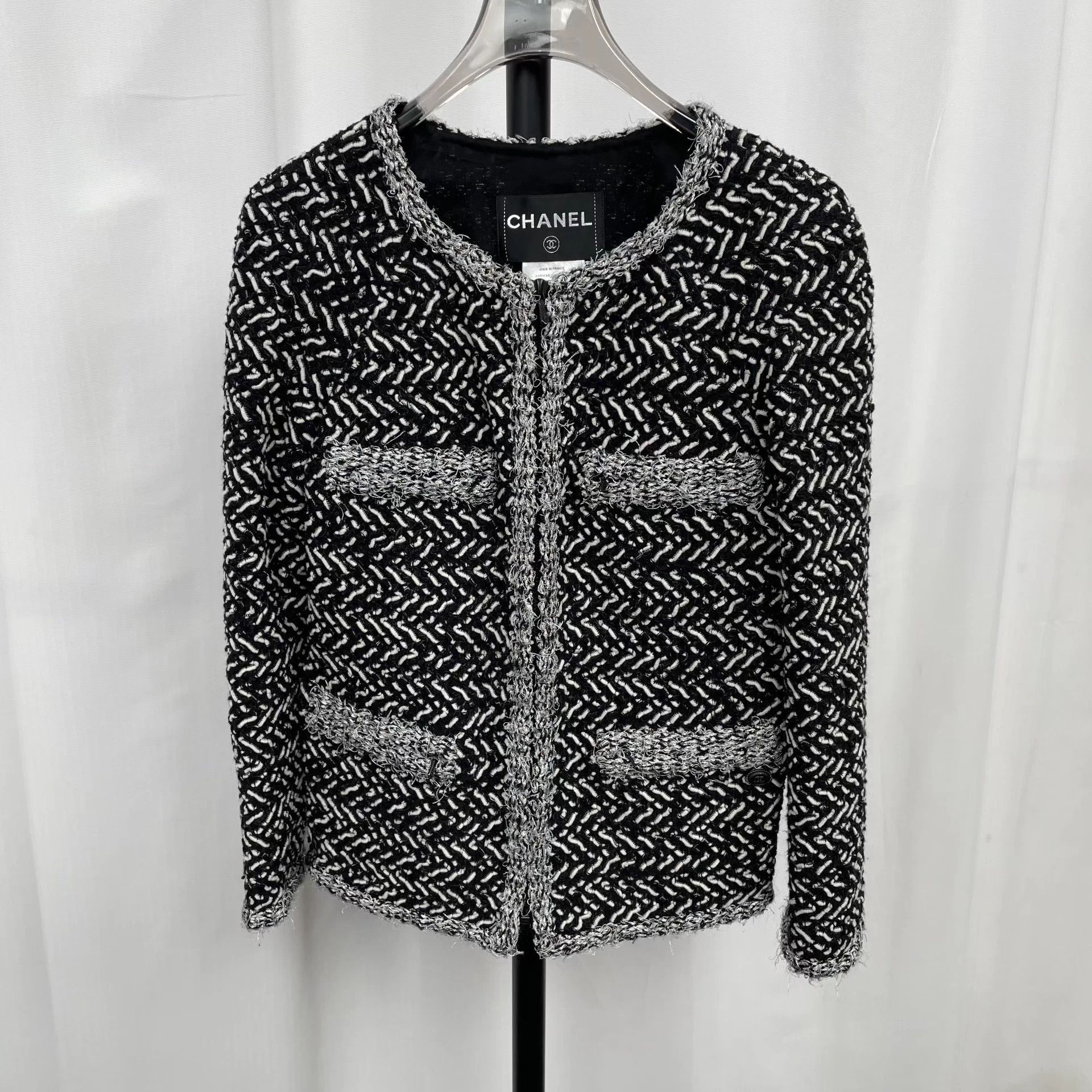 Chanel Chanel Black & White Soft Tweed Jacket Size 36 Size XS / US 0-2 / IT 36-38 - 1 Thumbnail
