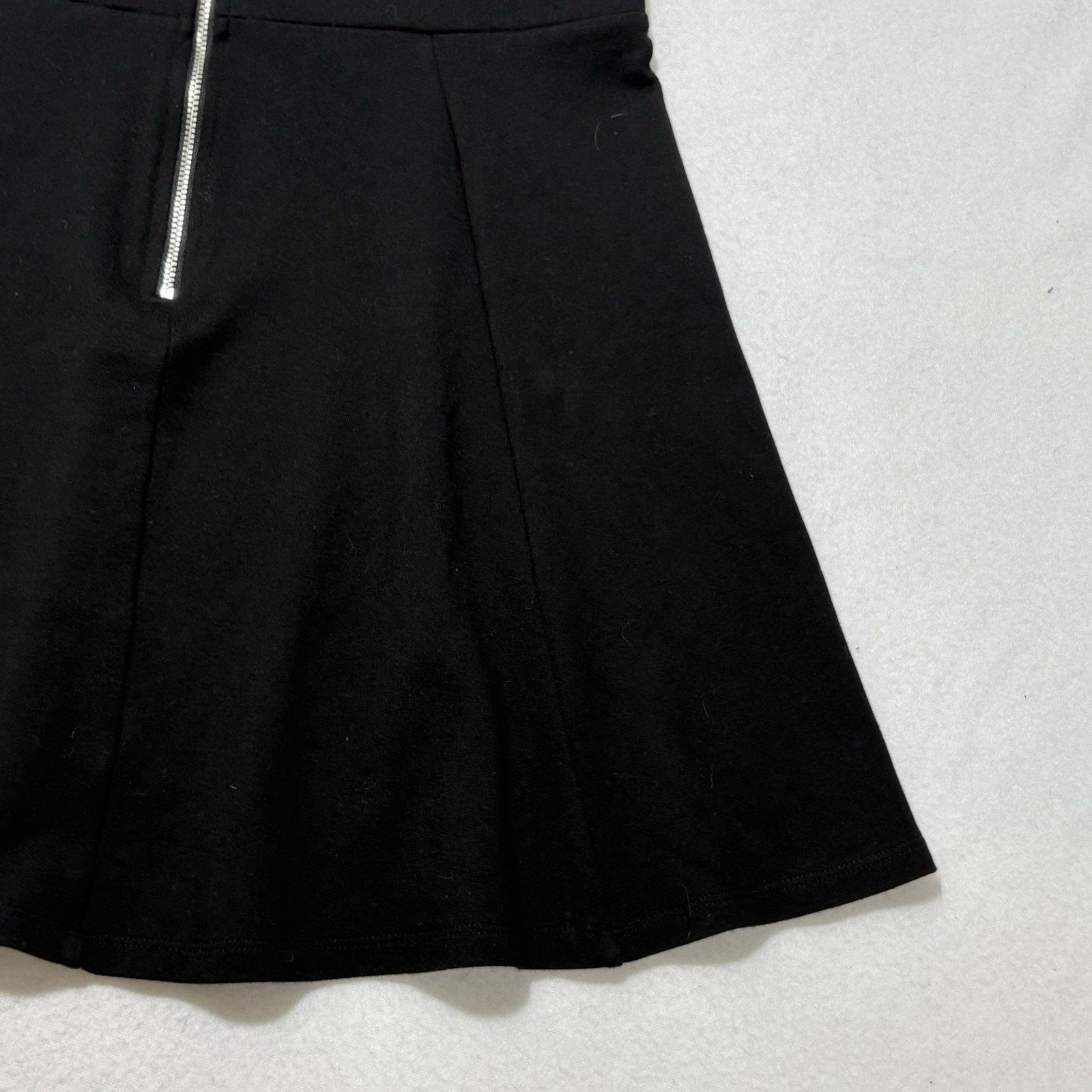 H&M H&M Medium Mini Skirt Black Lightweight Zipper Back Size 30" / US 8 / IT 44 - 9 Thumbnail