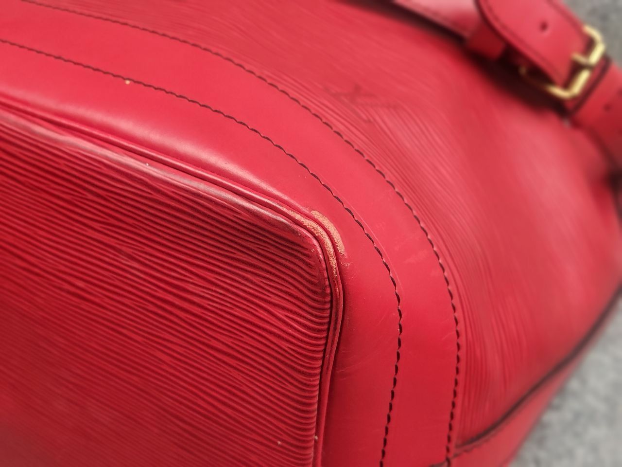 Louis Vuitton Louis Vuitton Noé Epi Vintage authentic Shoulder Red Bag Size ONE SIZE - 8 Thumbnail