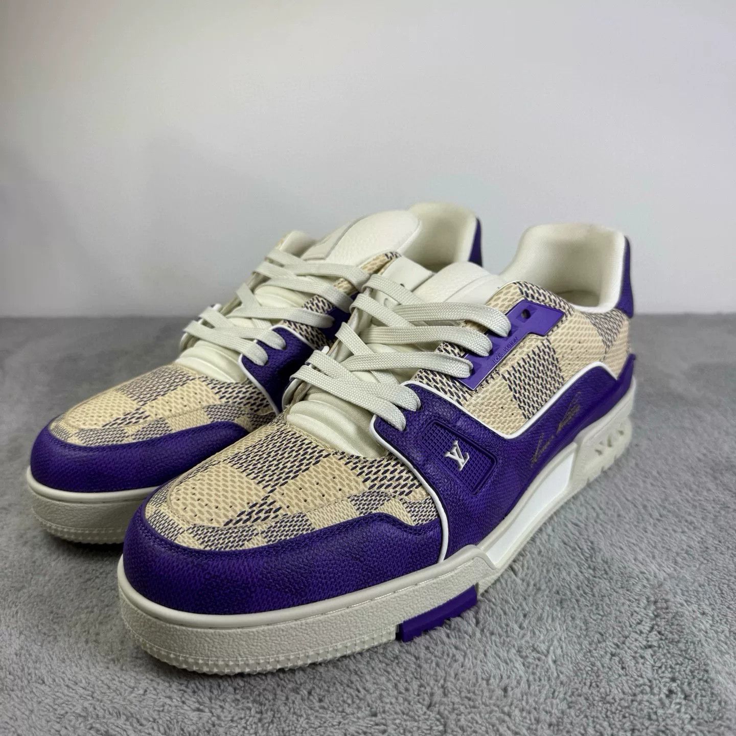 Louis Vuitton Louis Vuitton Training Gold Lowtop Sneakers 42 Men Size US 9 / EU 42 - 1 Thumbnail