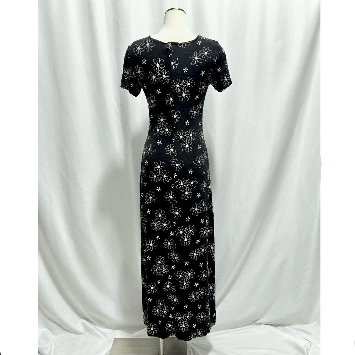 Designer × Other × Vintage Black Maxi Dress White Floral Active USA Size S Repaired Pit Size S / US 4 / IT 40 - 5 Thumbnail