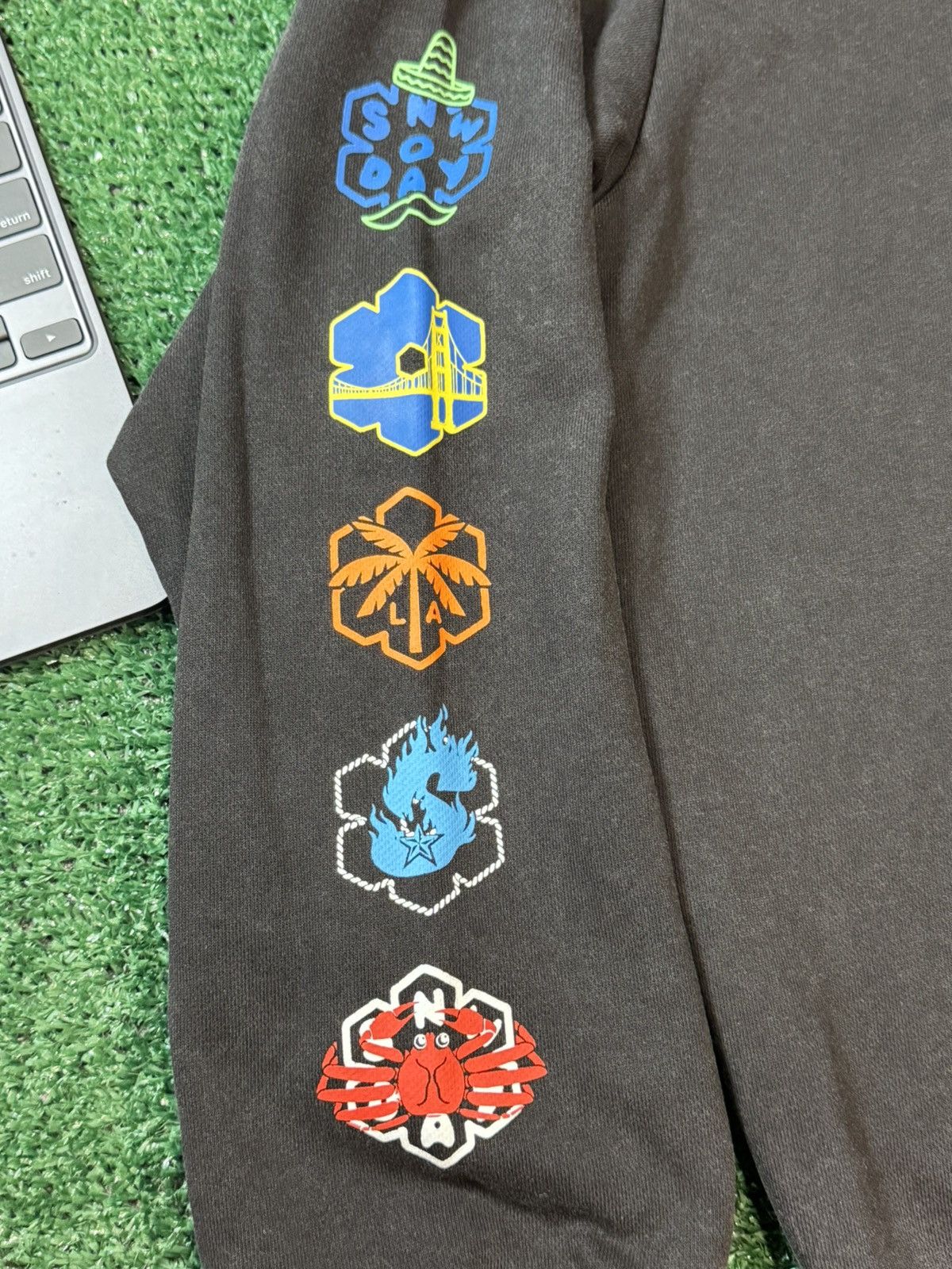 Snowday Snowdays world tour hoodie/Size Medium Size US M / EU 48-50 / 2 - 2 Thumbnail