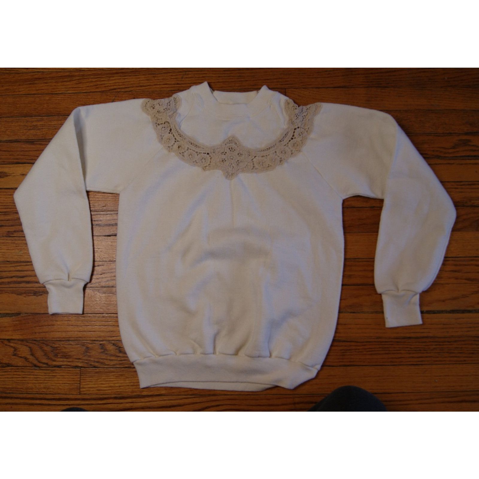 Jerzees VTG Womens Crocheted Doily Neck M Sweatshirt Jerzees USA Size M / US 6-8 / IT 42-44 - 2 Thumbnail