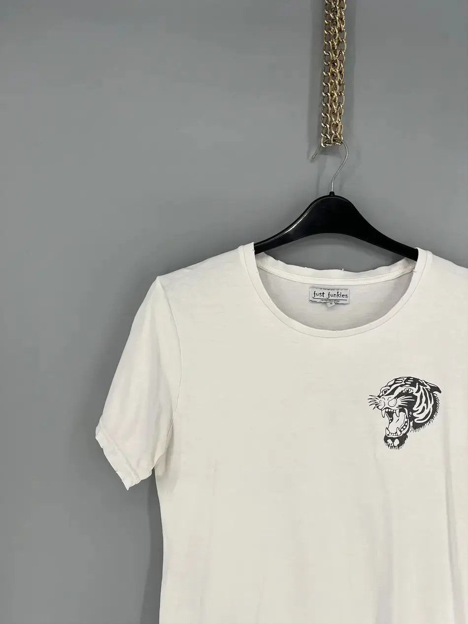 Vintage Vintage Just junkies Tshirt Streetwear Style Size US S / EU 44-46 / 1 - 5 Thumbnail