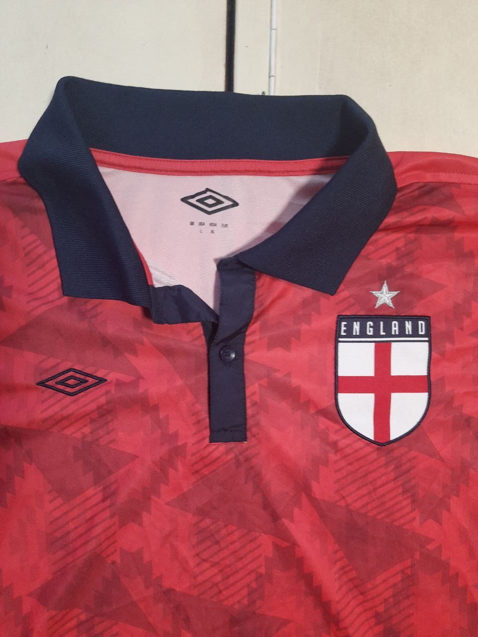 Umbro Umbro England St Georges Flag Jersey 2018 Size US L / EU 52-54 / 3 - 8 Thumbnail