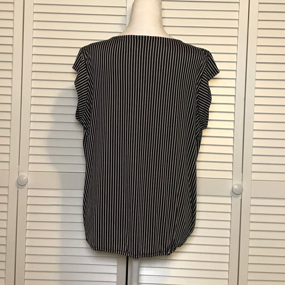 Worthington Worthington Black White V-neck Cap Sleeves Blouse XL Size XL / US 12-14 / IT 48-50 - 2 Thumbnail