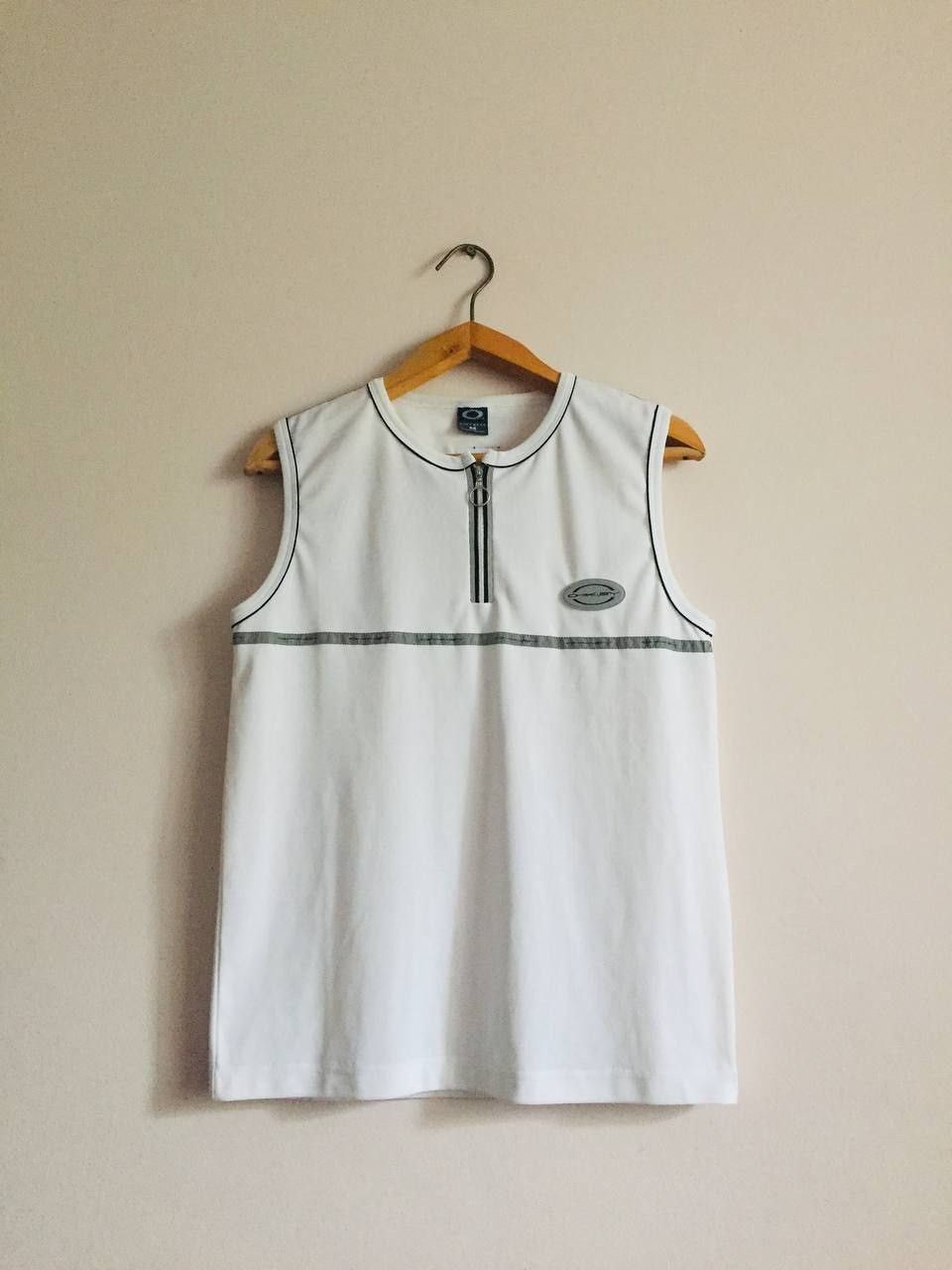 Oakley Oakley Tank top sleeveless Vintage Small Logo reflective Size US M / EU 48-50 / 2 - 1 Thumbnail