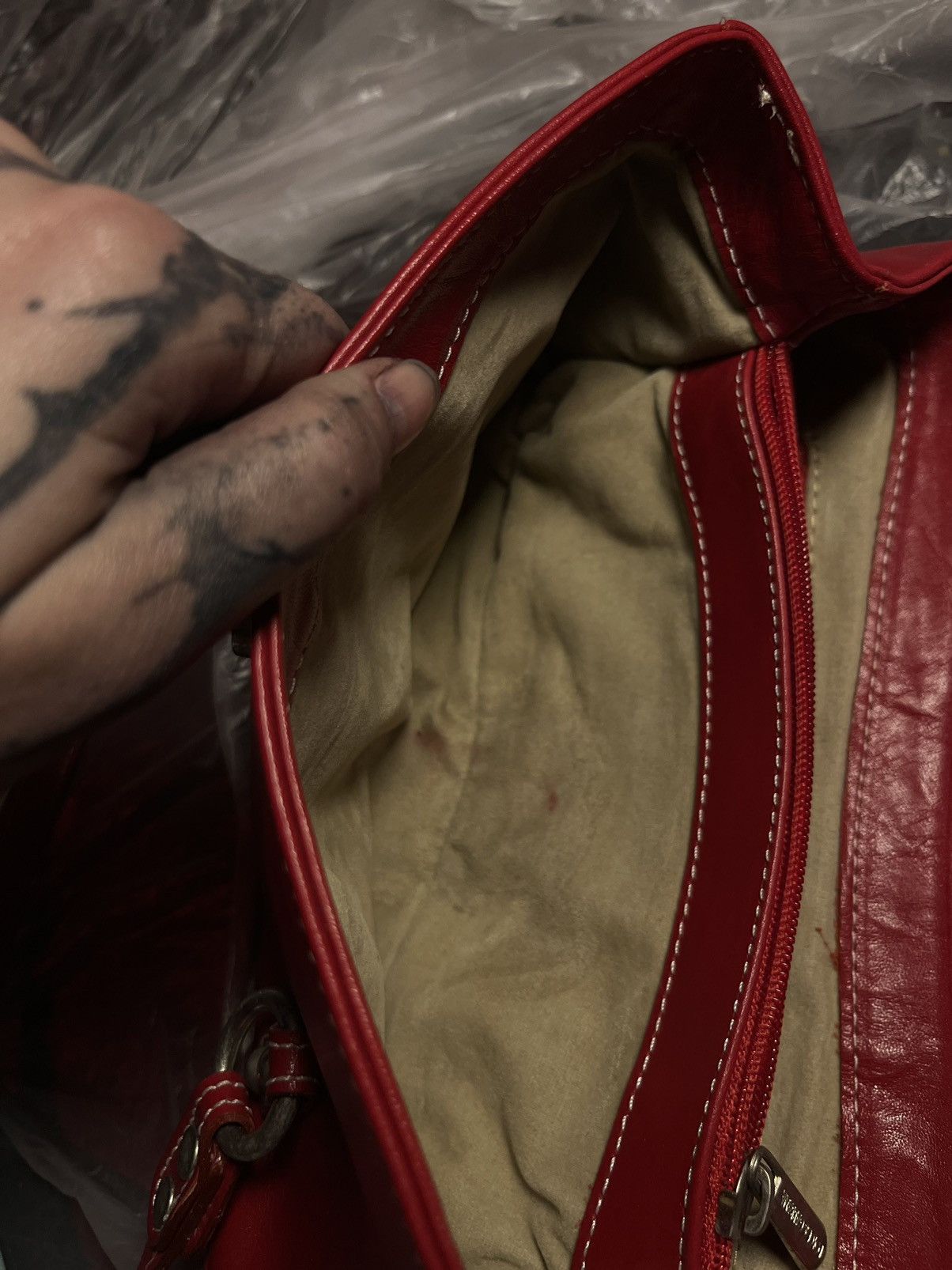Dolce & Gabbana × Vintage Red Leather Shoulder Bag – 2000s Chic with Metal Ring Detail Size ONE SIZE - 8 Thumbnail