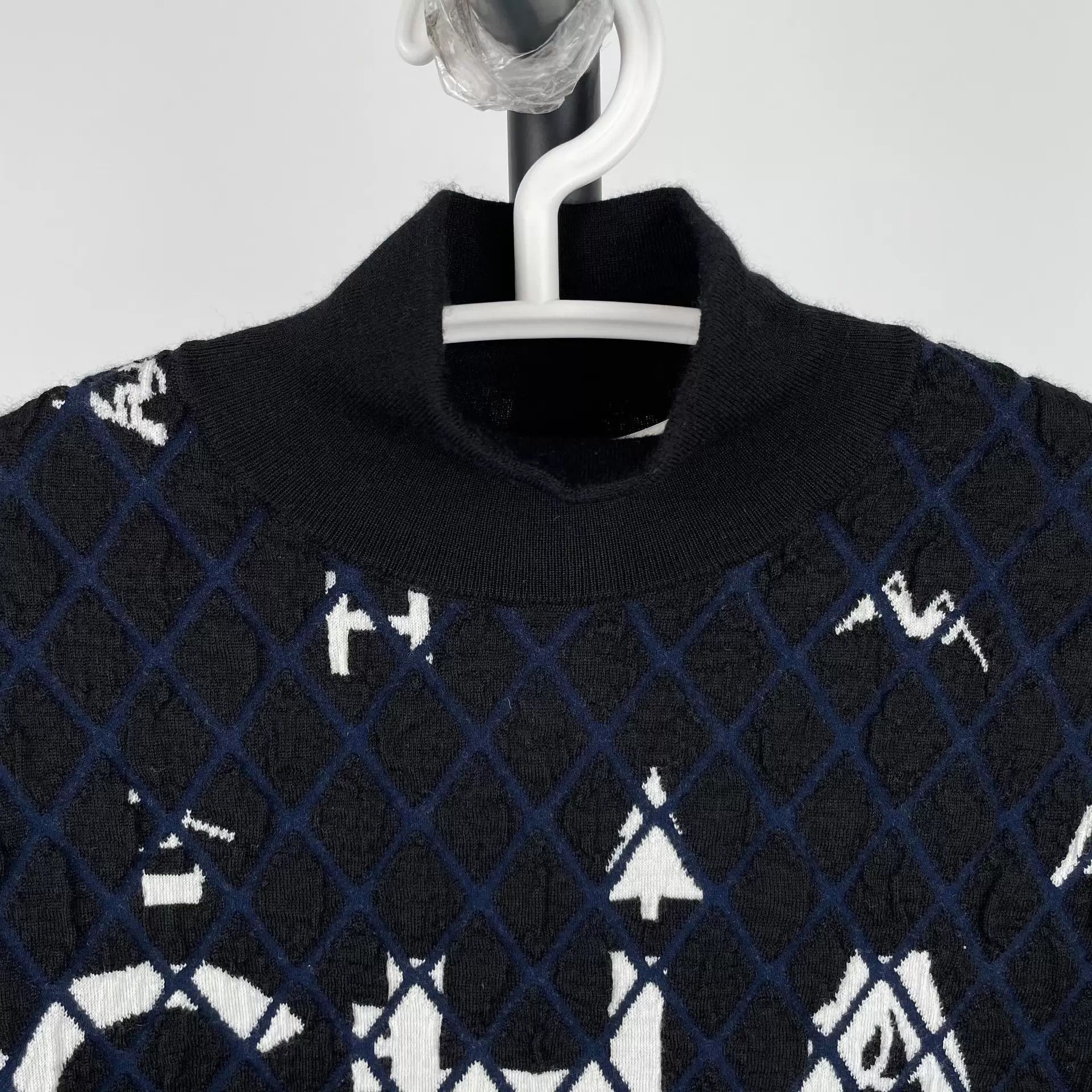 Chanel Chanel Womens Black White Logo Sweaters 34 Size XS / US 0-2 / IT 36-38 - 8 Thumbnail
