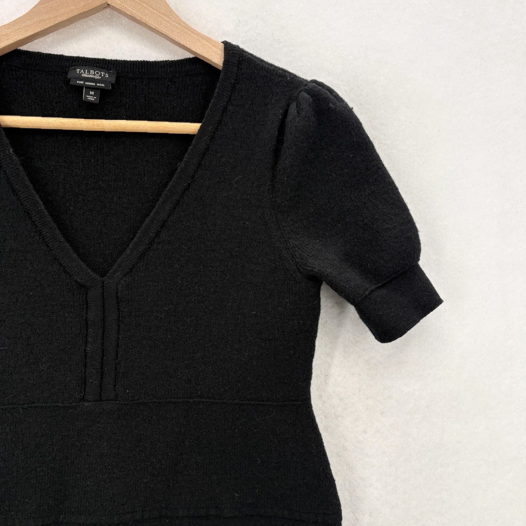 Talbots Talbots Sweater Dress Womens Medium Black Merino Wool Puff Sleeve Knee Length V-Neck Pullover Dress for Casual Workwear Size M / US 6-8 / IT 42-44 - 2 Thumbnail
