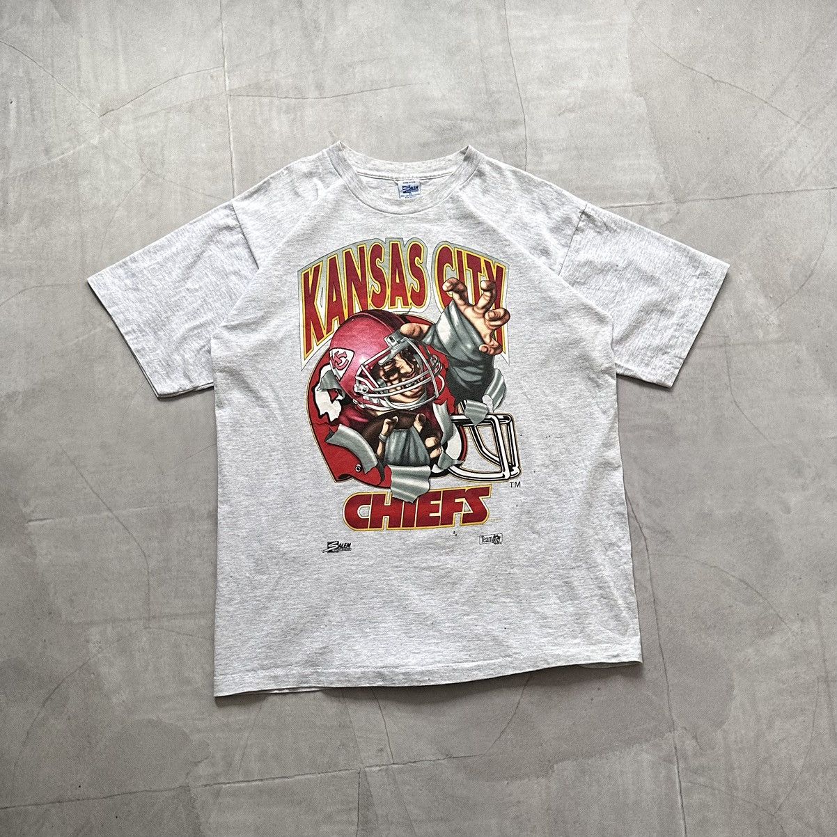 NFL Vintage 90s Kansas City Chiefs NFL Faded Painted T Shirt Size US XL / EU 56 / 4 - 1 Thumbnail