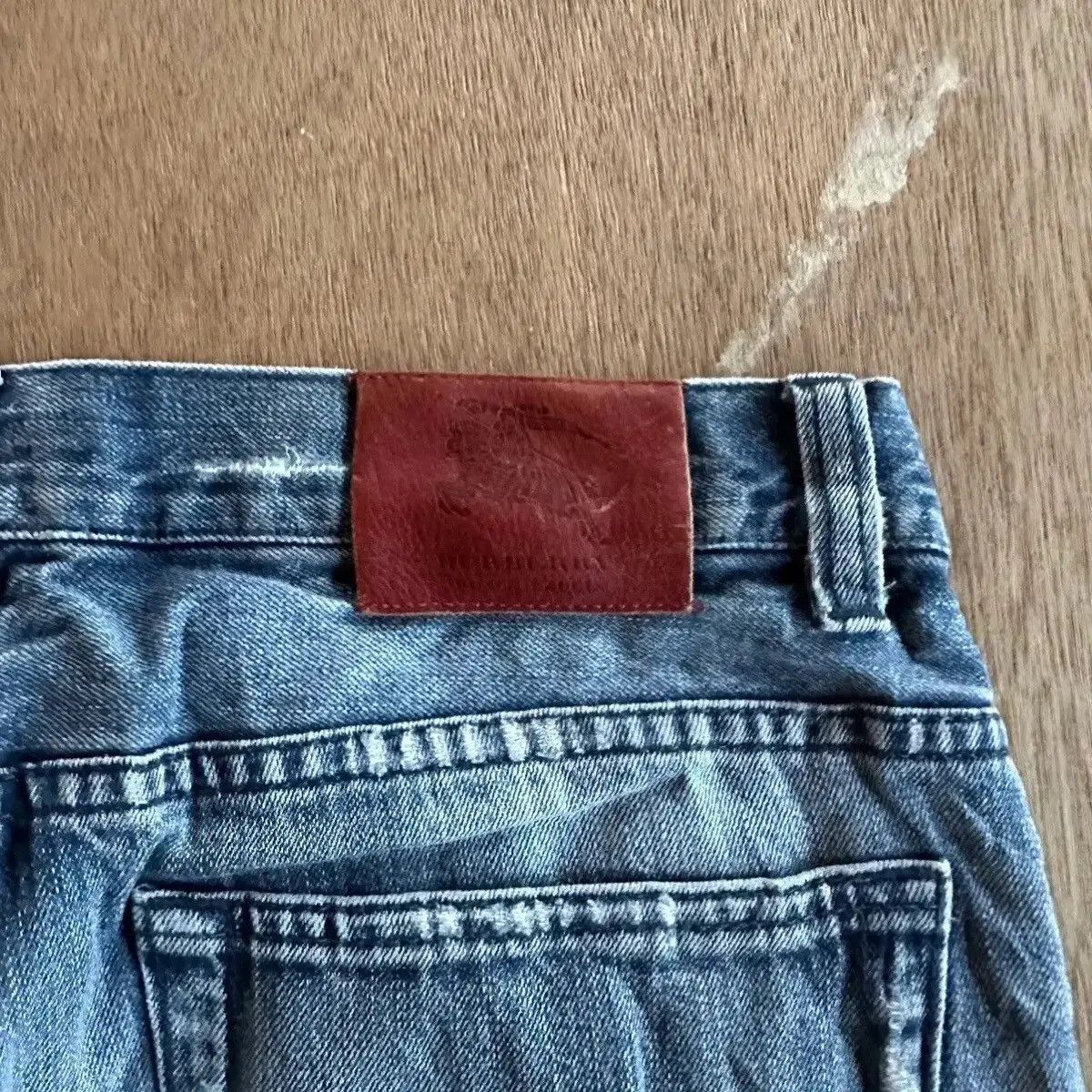 Black Label BURBERRY BLACK LABEL JEANS DISTRESSED DENIM RIPPED PANTS W31 Size US 31 - 14 Thumbnail