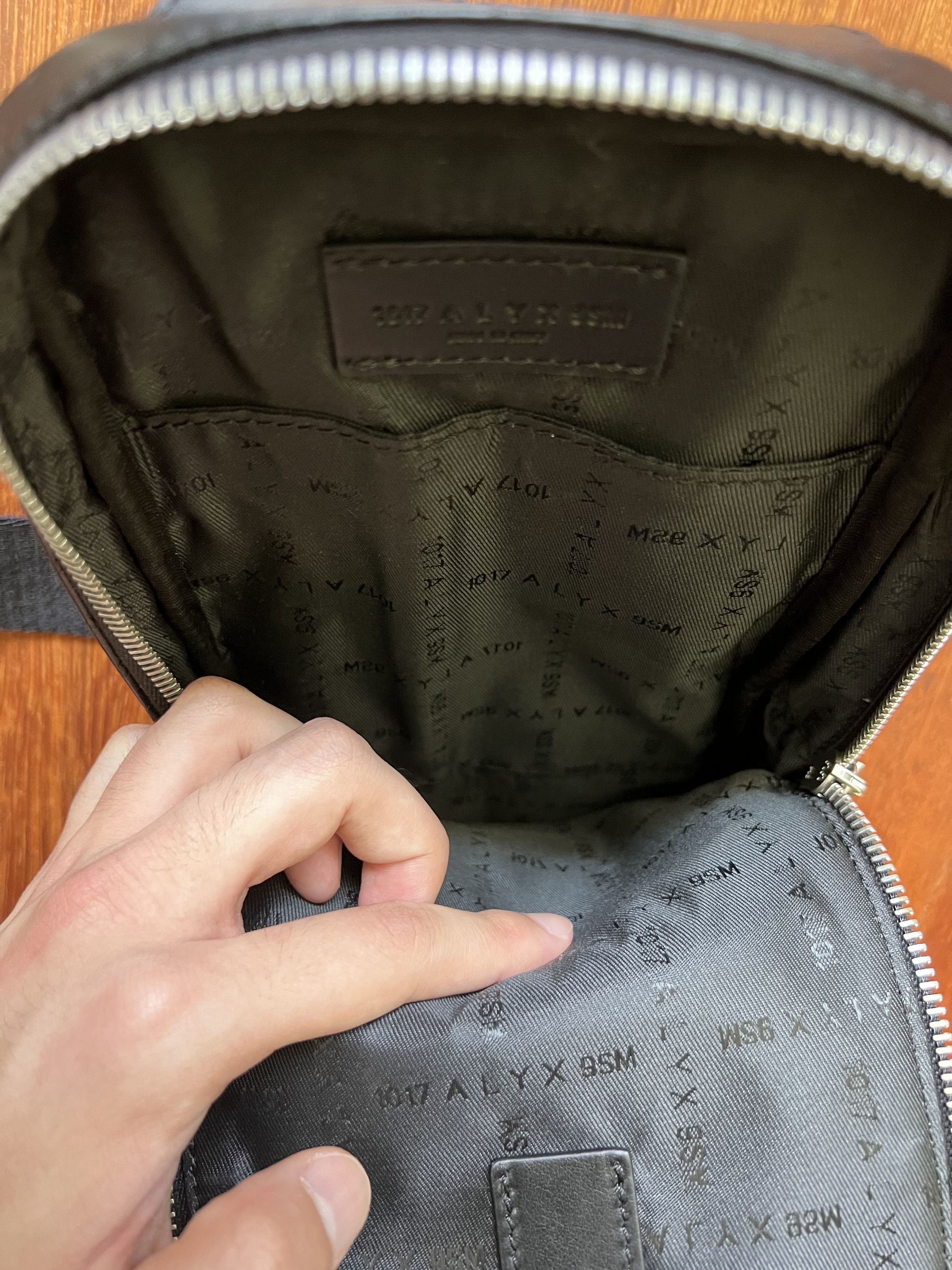 1017 ALYX 9SM 💚 2020 Alyx Leather Black Cross Body Bag Size ONE SIZE - 11 Thumbnail