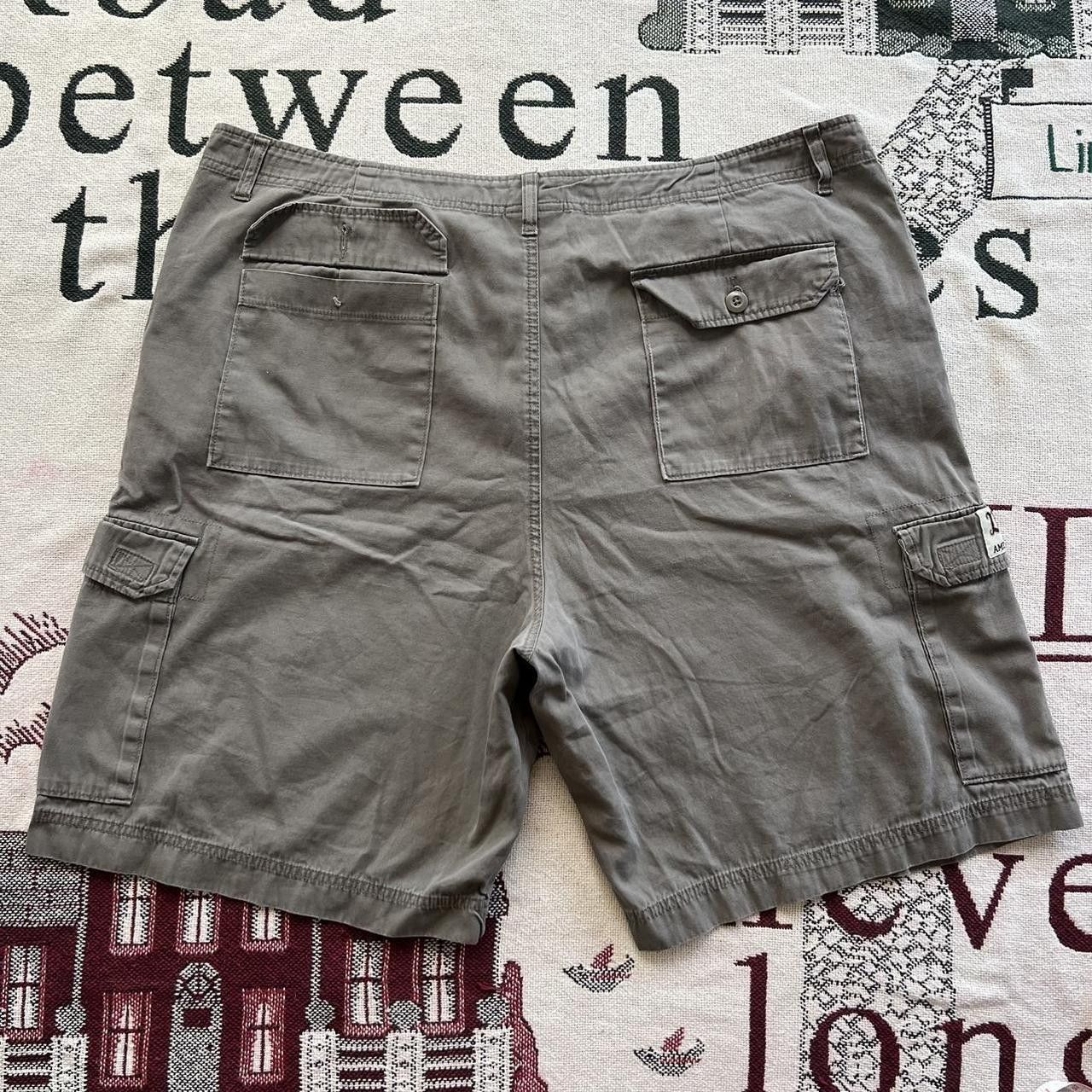 Disney Crazy Vintage Y2K/2000s Baggy DisneyLand Resort Disney Essential Cargo Shorts! Size US 44 / EU 60 - 5 Thumbnail