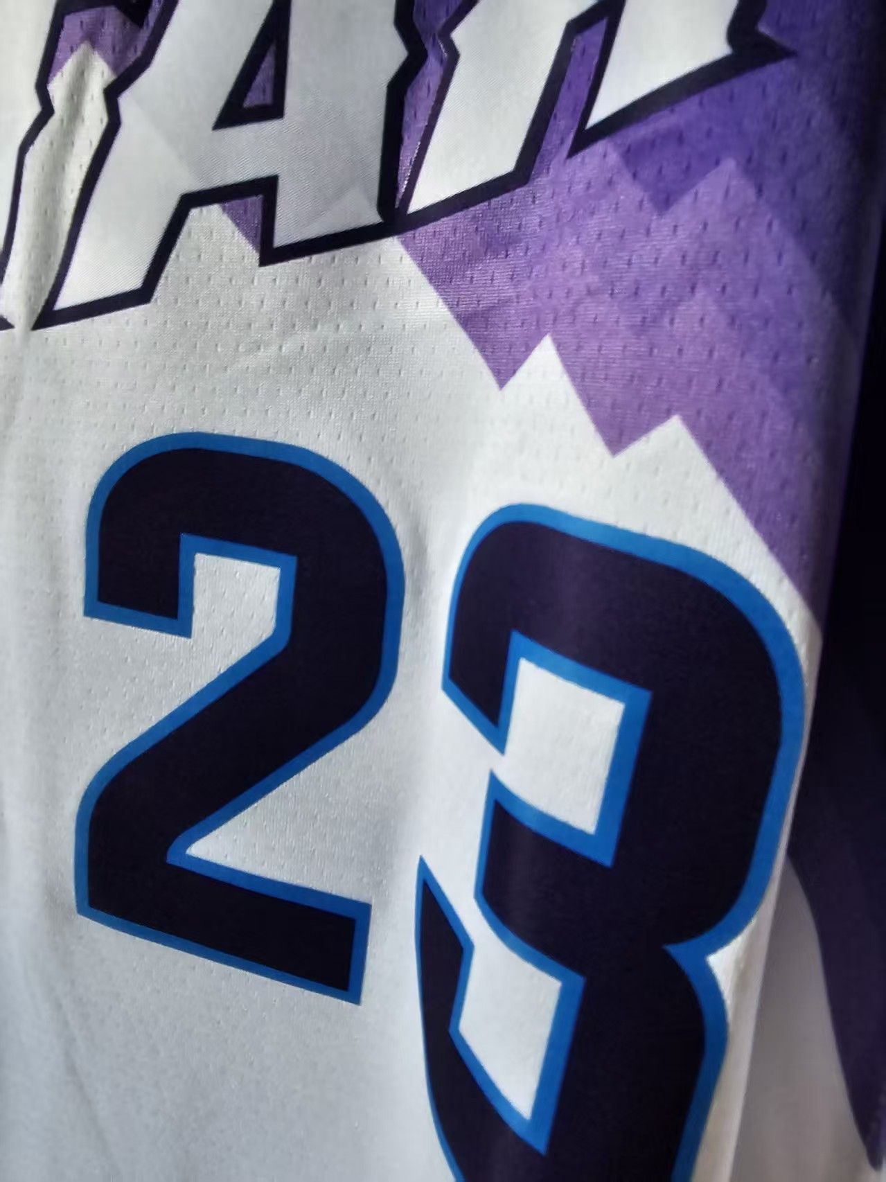 NBA Utah Jazz 23 Lauri Markkanen Jersey Size US XXL / EU 58 / 5 - 5 Thumbnail