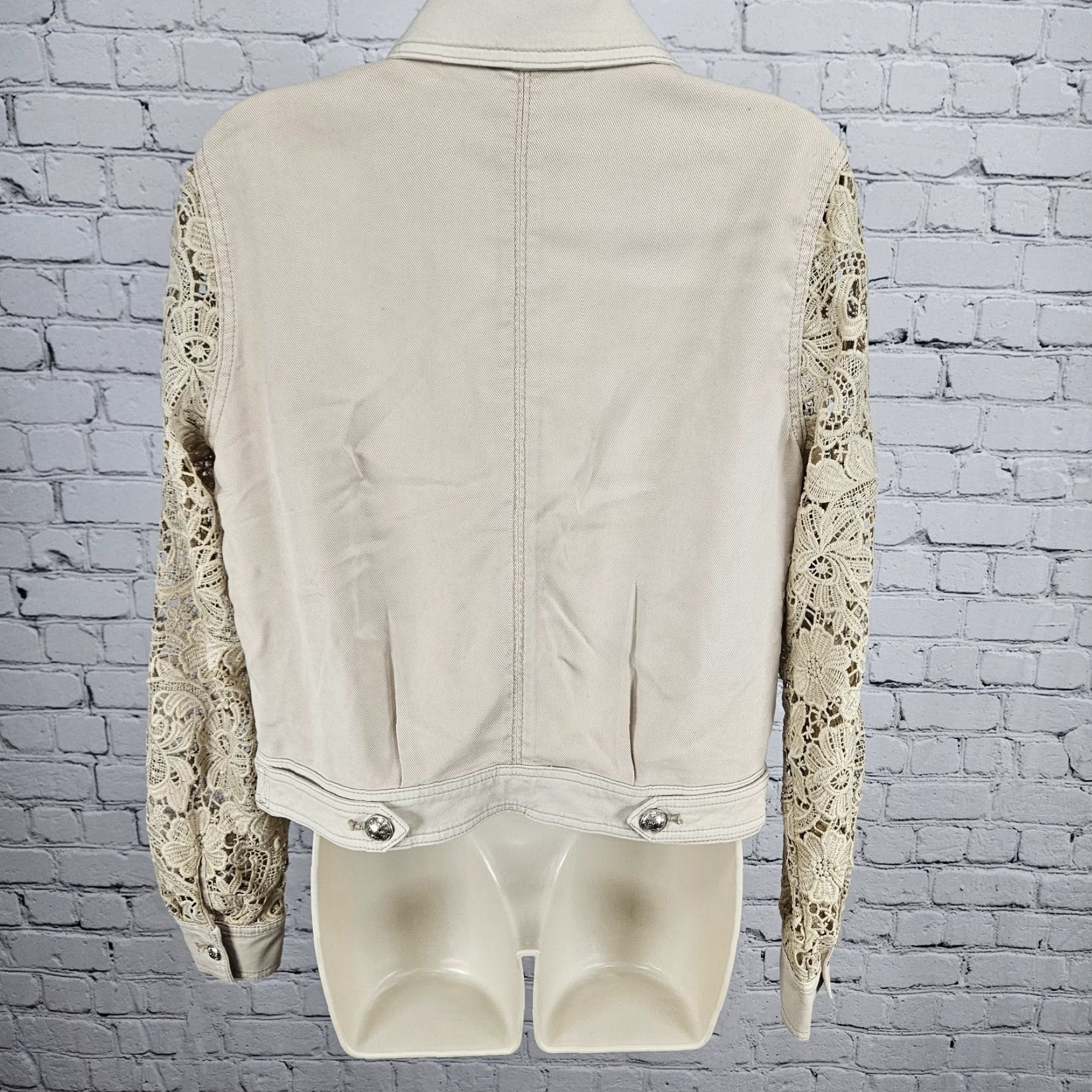 White House Black Market White House Black Market Beige Lace Long Sleeve Buttoned Utililty Jacket 10 Womens Size L / US 10 / IT 46 - 2 Thumbnail