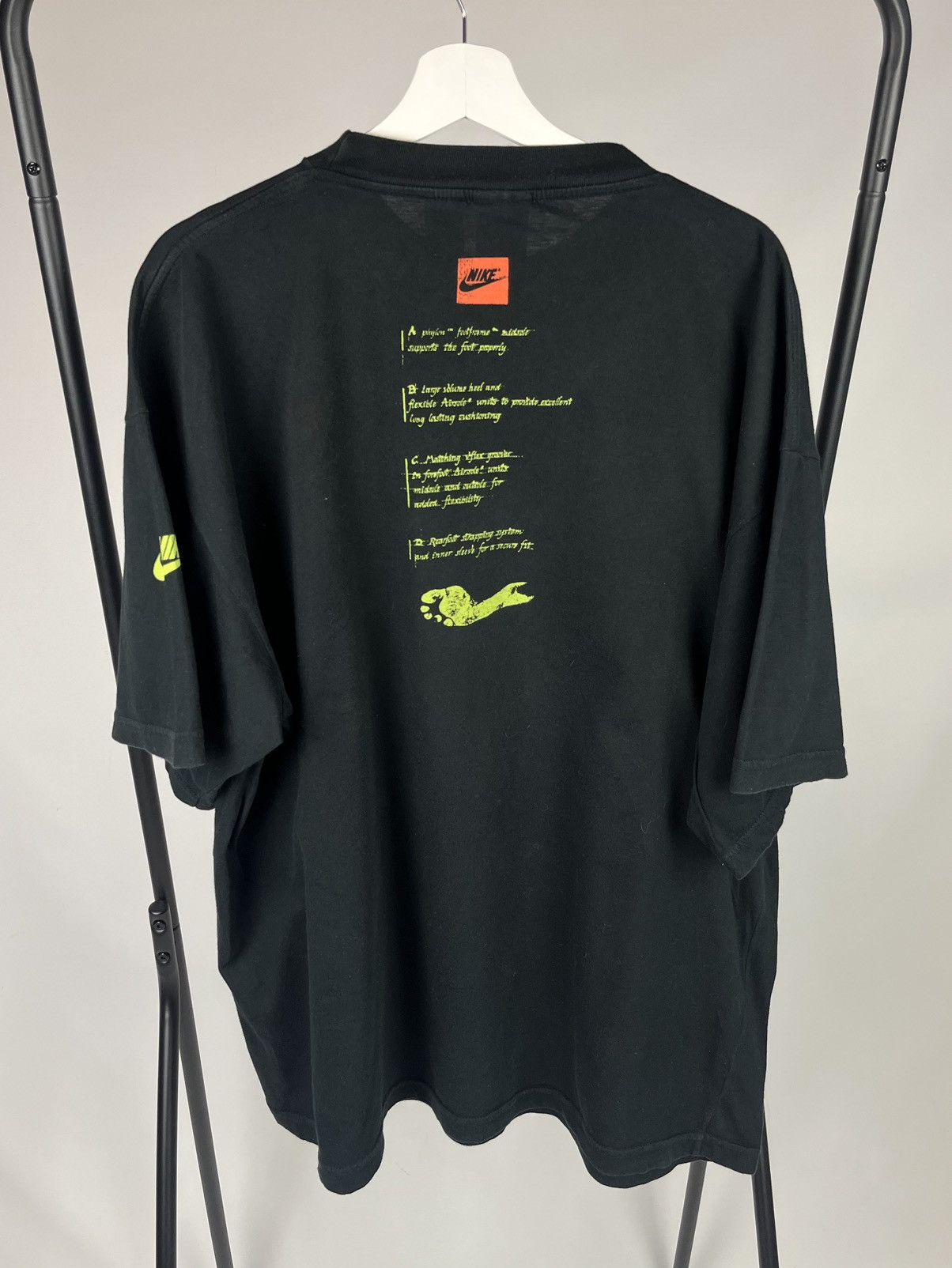 Nike Vintage Nike Tee 90s footprint Rare Size US XXL / EU 58 / 5 - 2 Thumbnail
