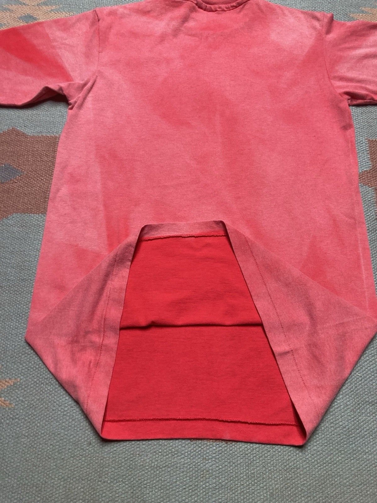 Vintage Vtg 80s blank t shirt sun fade red hanes single stitch small Size US S / EU 44-46 / 1 - 13 Thumbnail