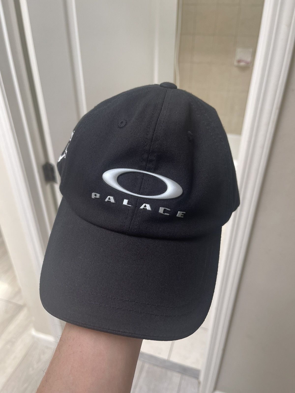 Palace Palace Gym Stronger For Longer Snapback Hat in White