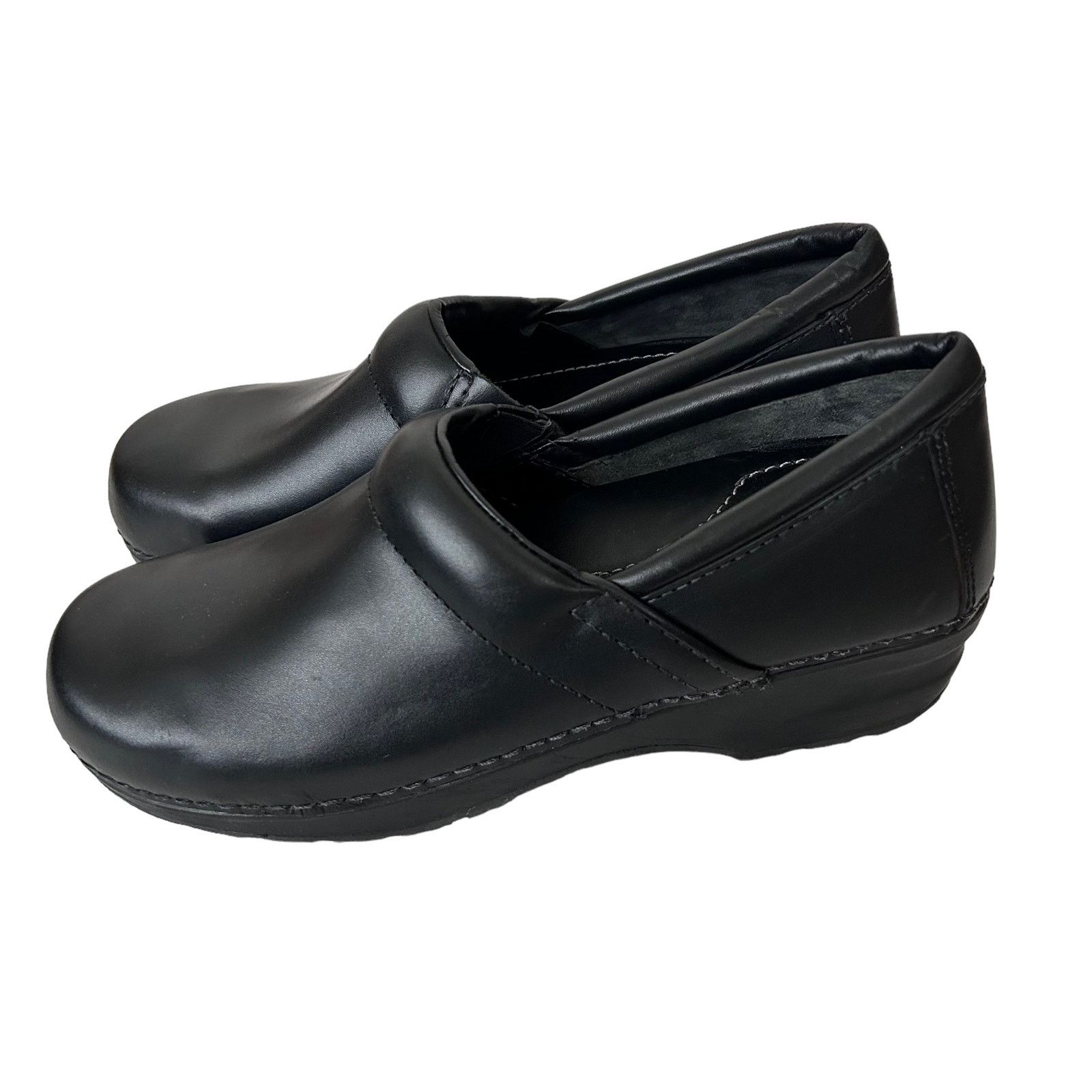 L.L. Bean LL Bean Black Leather Slip On Clogs Sz 7.5 Size US 7.5 / IT 37.5 - 4 Thumbnail
