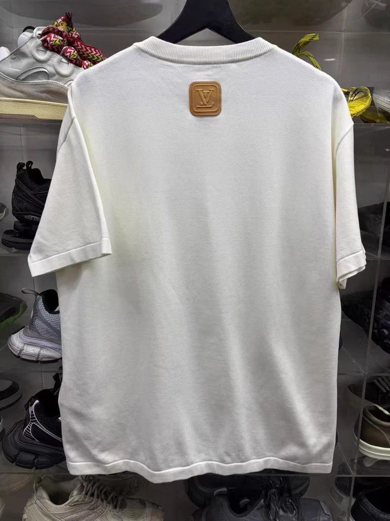 Louis Vuitton Louis Vuitton 25 white leather embossed short sleeves Size US L / EU 52-54 / 3 - 2 Thumbnail