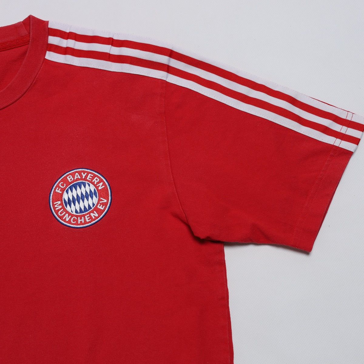 Adidas Vintage Adidas Bayern Munich Red Tee Size US M / EU 48-50 / 2 - 4 Thumbnail
