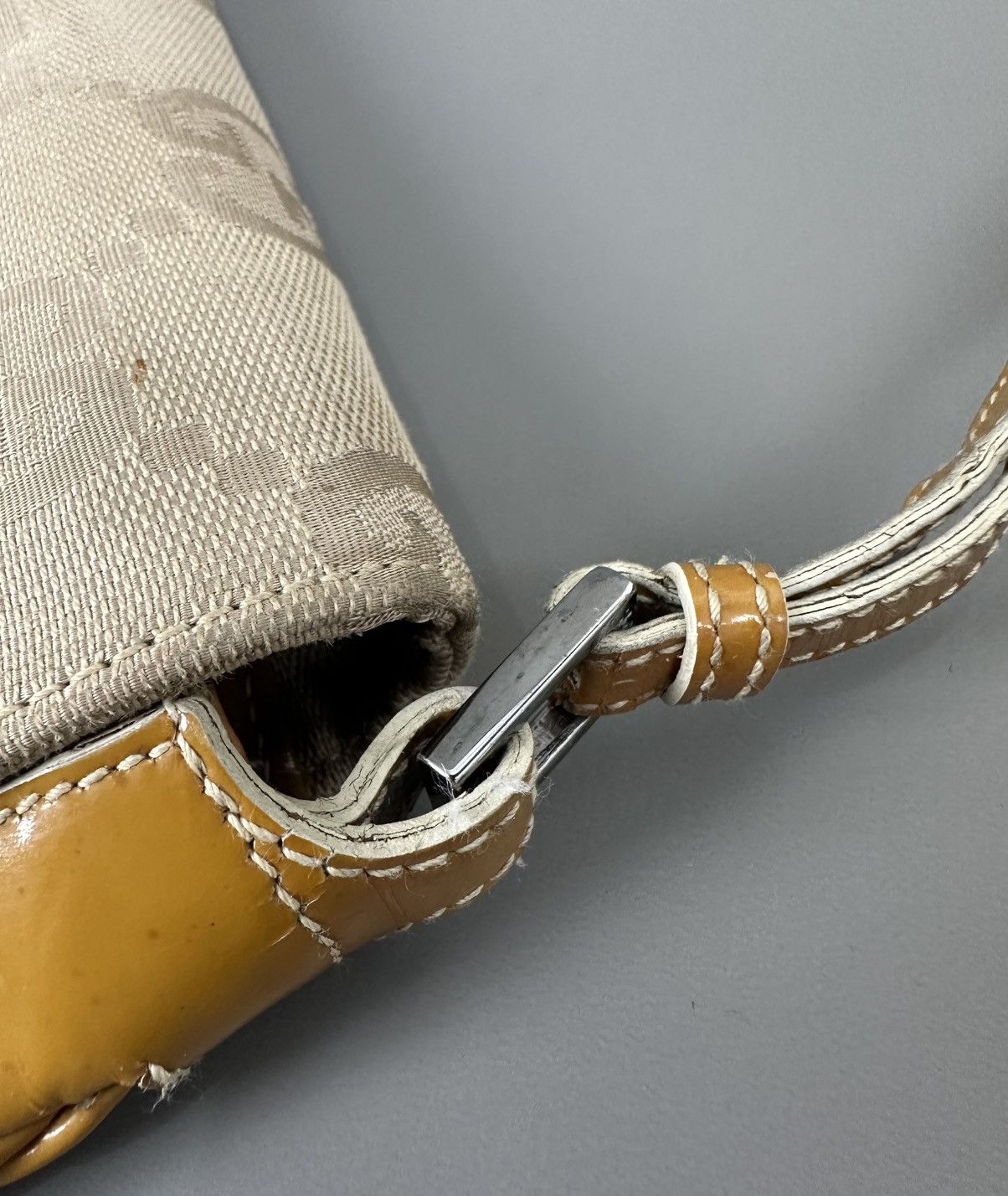 Gucci Gucci - Vintage GG Canvas Beige - Yellow Patent Leather Bag Size ONE SIZE - 14 Thumbnail