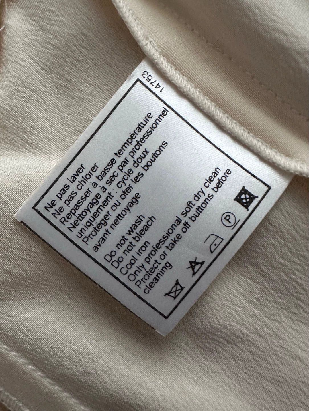 Chanel CHANEL Court V-neck slim sleeveless beige satin pearl top Size M / US 6-8 / IT 42-44 - 9 Thumbnail