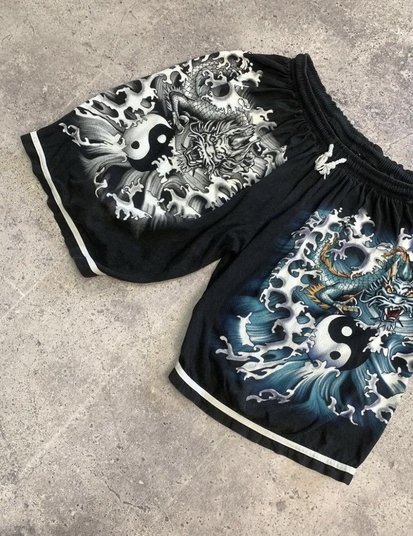 Vintage Dragon Style Vintage Shorts Y2K Size US 32 / EU 48 - 1 Thumbnail