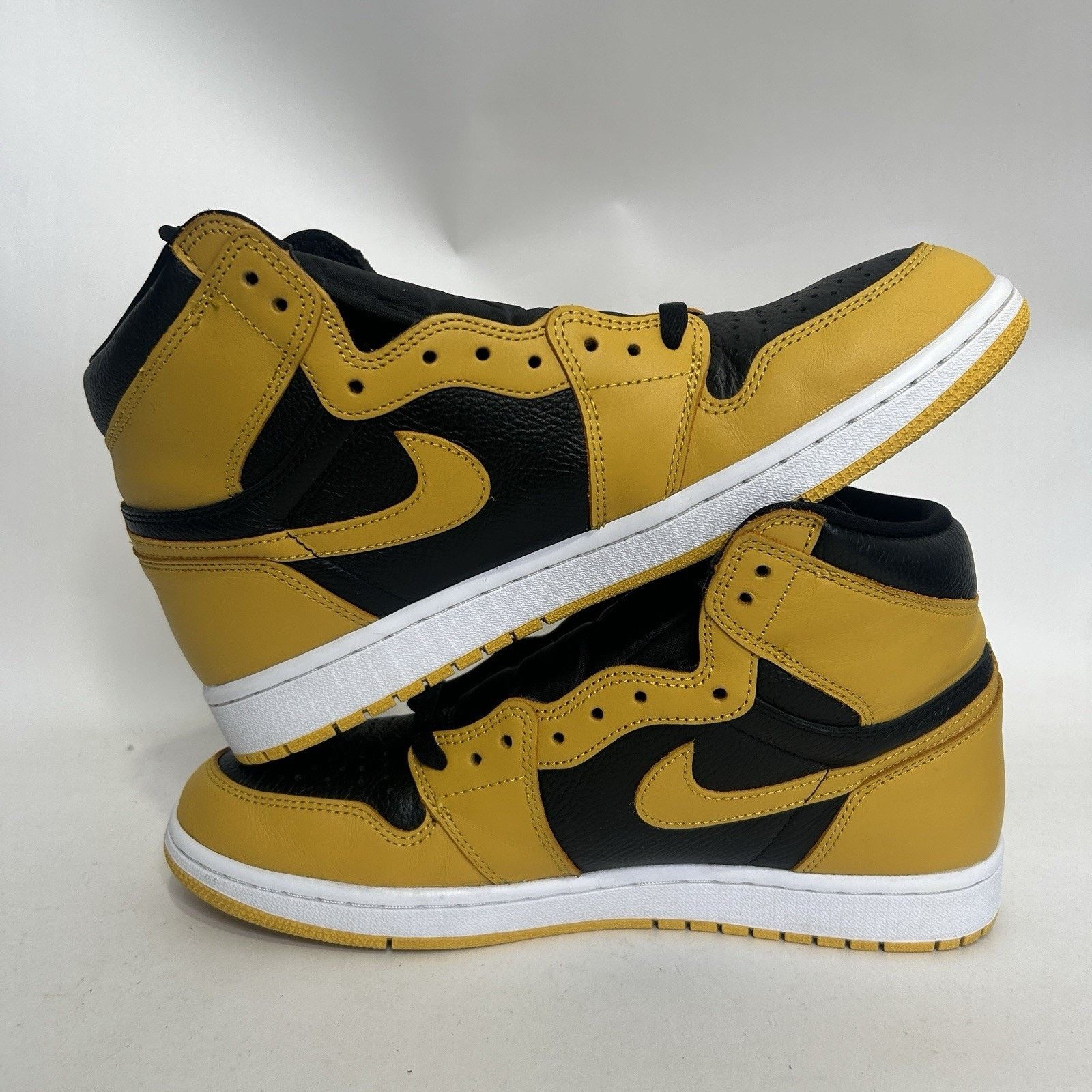 Jordan Brand Nike Air Jordan 1 Retro OG High “Pollen/Black/White” Size US 10.5 / EU 43-44 - 3 Thumbnail