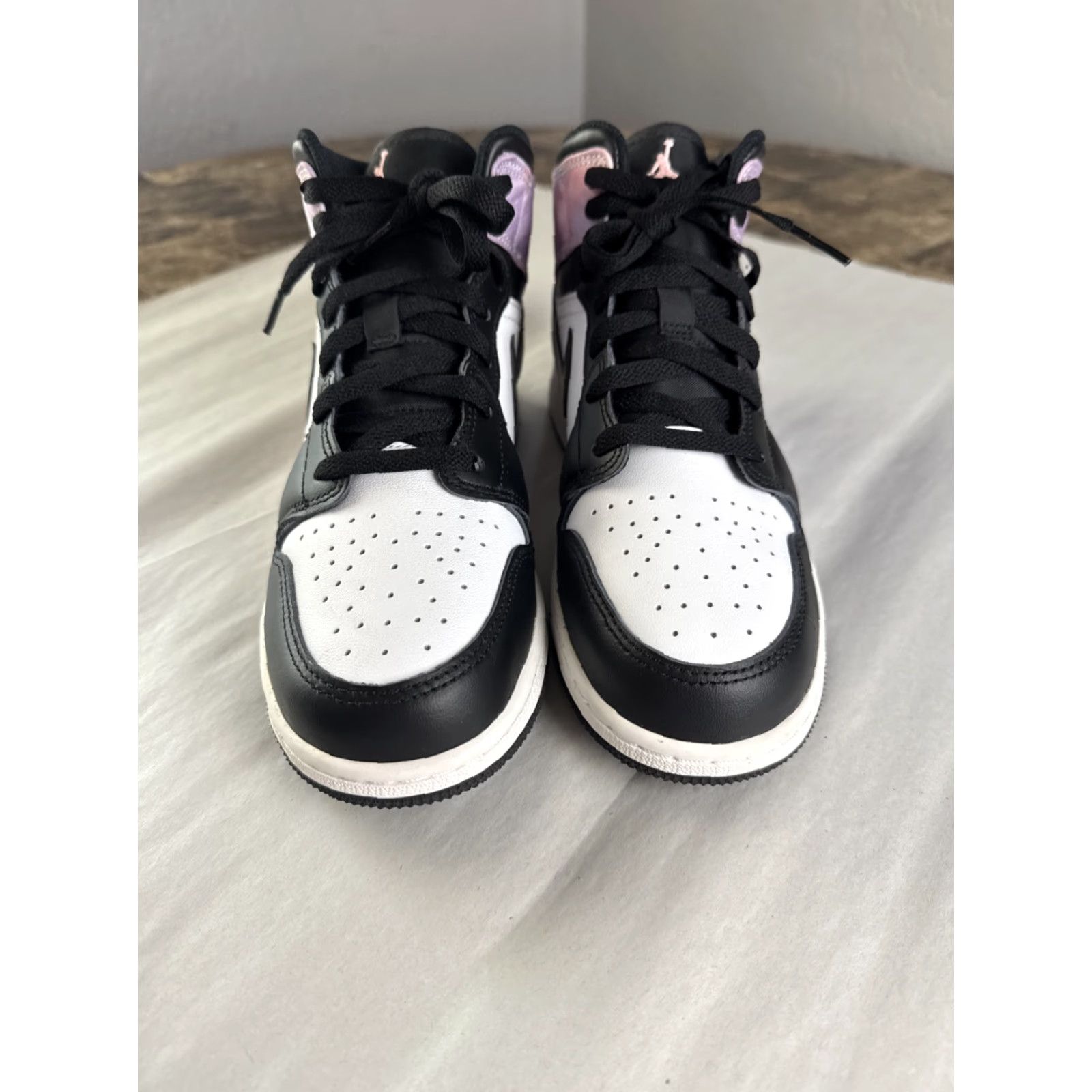 Jordan Brand Nike Air Jordan 1 Mid Bleached Coral White Black DM1200-001 6Y Womens 7.5 Shoes Size ONE SIZE - 3 Thumbnail