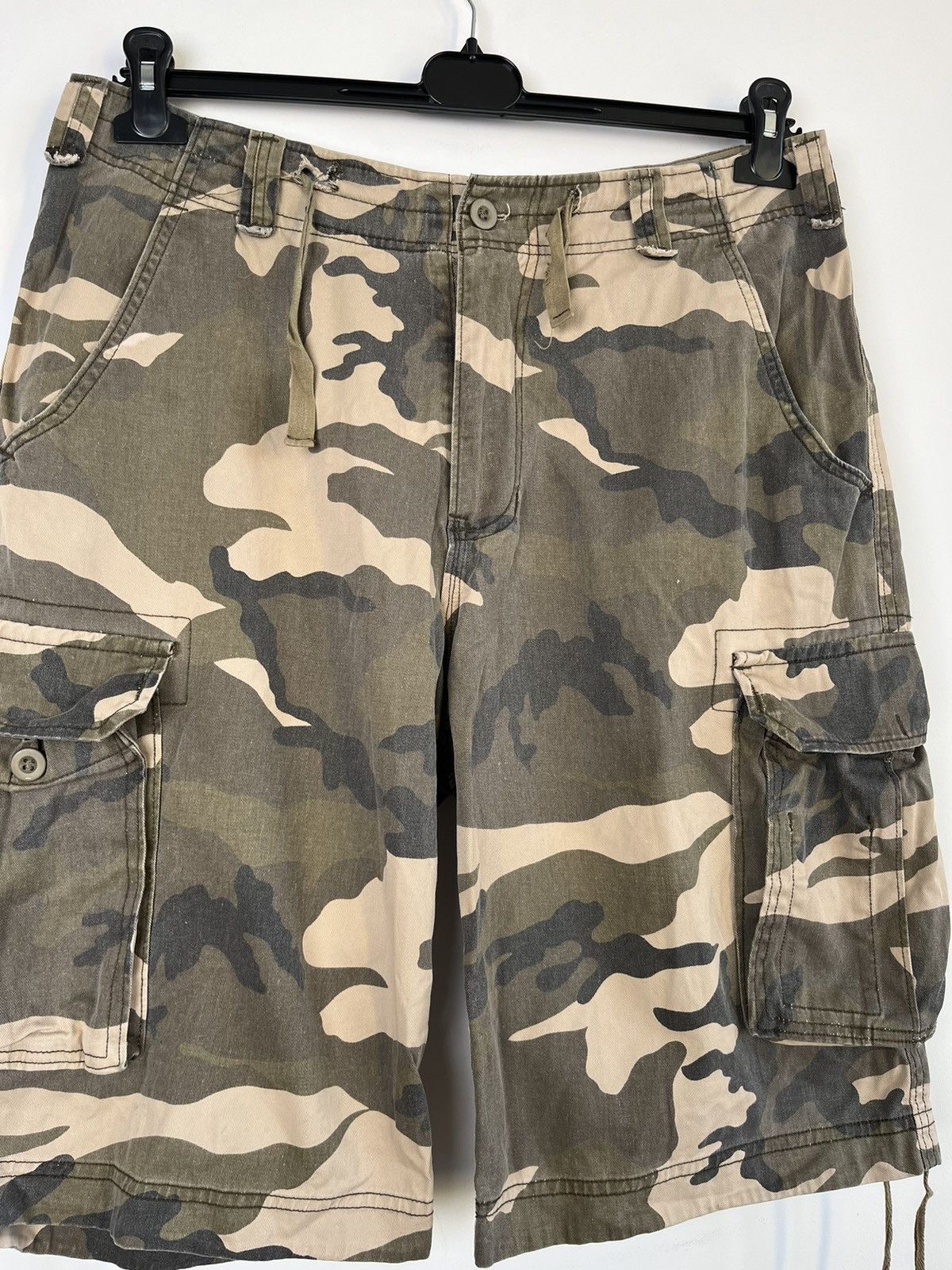 Vintage Vintage Military Cargo Camo Shorts Size US 32 / EU 48 - 3 Thumbnail