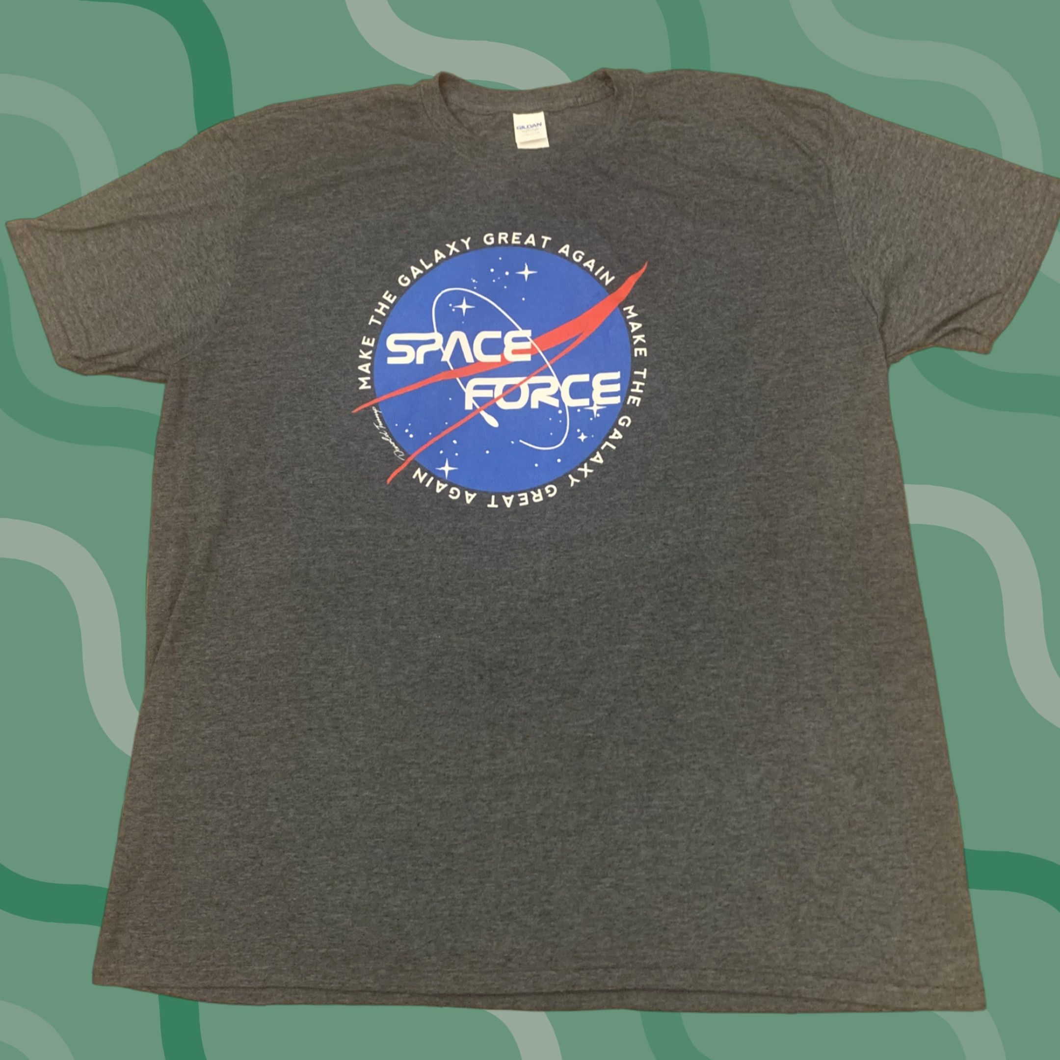 Gildan Gildan U.S. Space Force Donald J Trump Men's Shirt 2XL Gray Short Sleeve Size US XXL / EU 58 / 5 - 1 Thumbnail