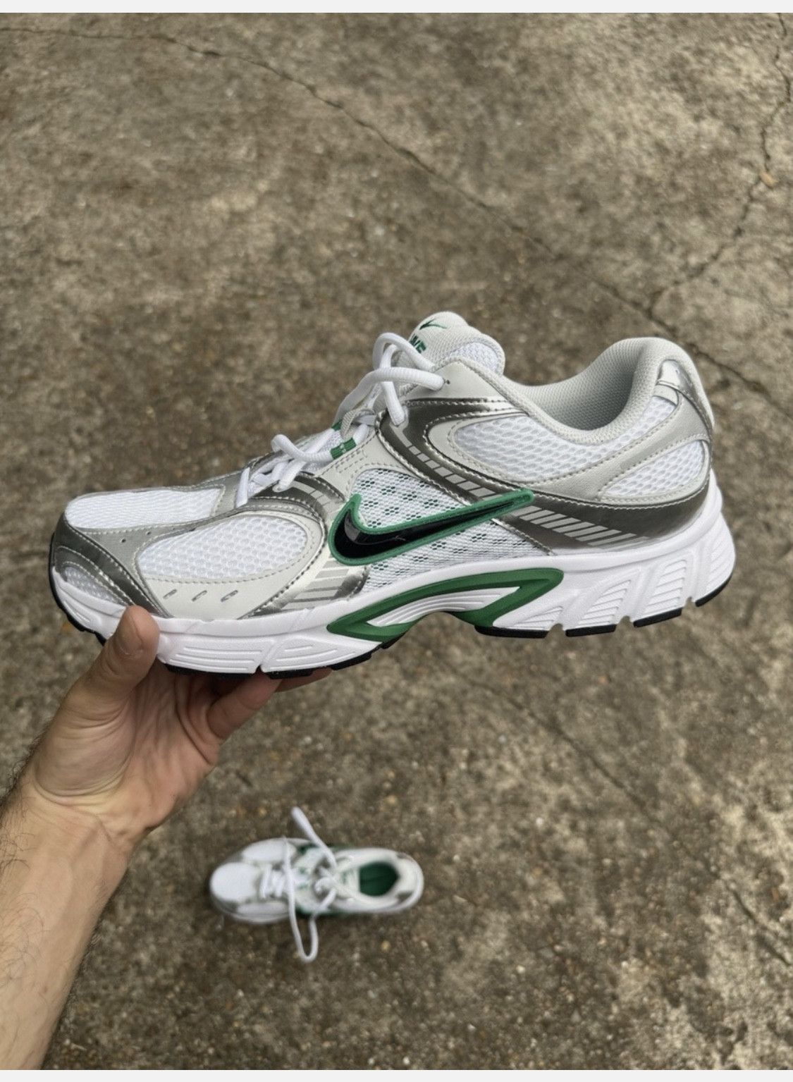 Nike Nike V5 RNR White Malachite HJ5228-100 Size US 12.5 / EU 45-46 - 2 Thumbnail