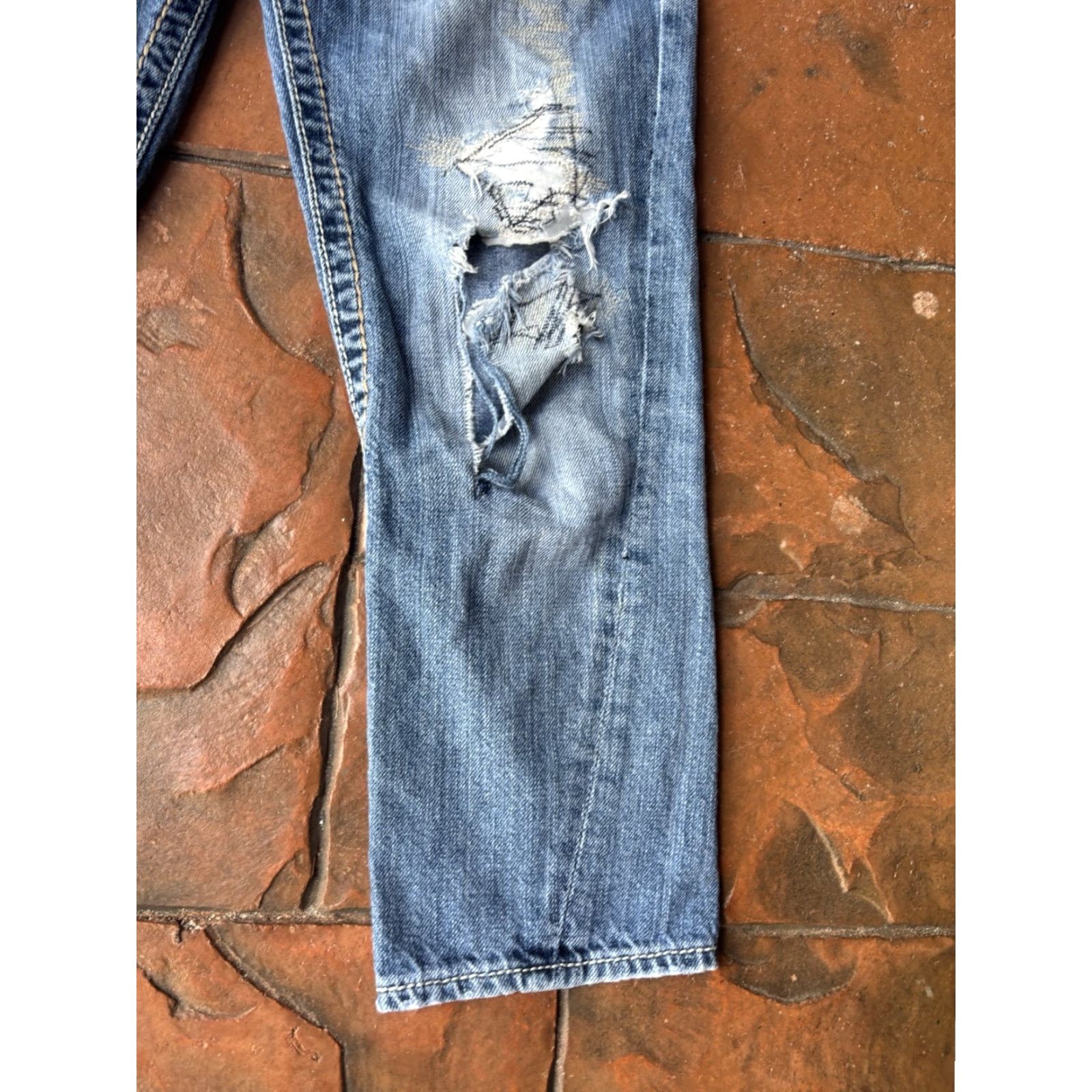Vintage VINTAGE? (No) Rock Revival Lydia Slim Boyfriend Jeans Women’s 27x24 Distressed Blue Cotton Rock Distressed Jeans Womens 27 Rock Theme 90s? Not needed. Size 27" / US 4 / IT 40 - 7 Thumbnail