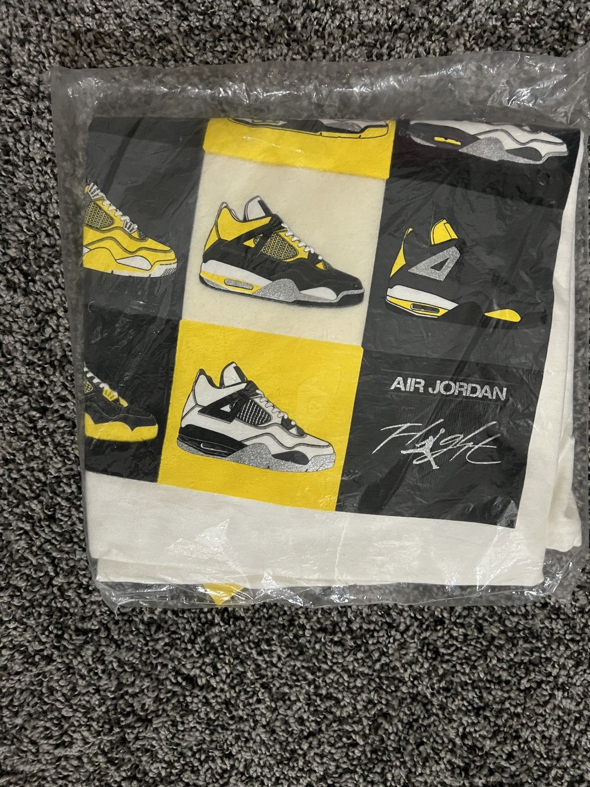 Jordan Brand Sz 2XL 2006 Air Jordan Retro Lightning Thunder T Shirt Size US XXL / EU 58 / 5 - 2 Thumbnail