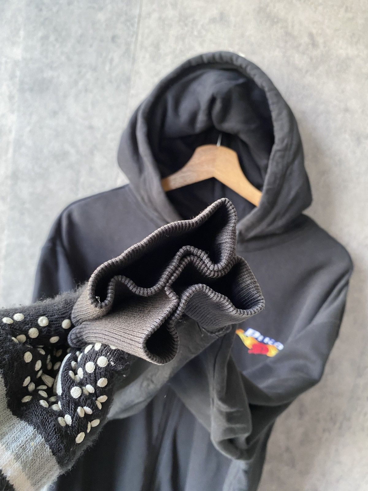 Santa Cruz Skateboards Vintage Piko Surf Skateboard Black Faded Hoodie Size US L / EU 52-54 / 3 - 7 Thumbnail