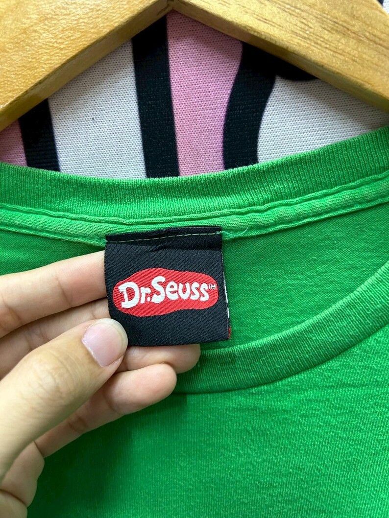Vintage Vintage 2000s Grinch Dr.Seuss Cartoon tshirt size XL Size US XL / EU 56 / 4 - 4 Thumbnail