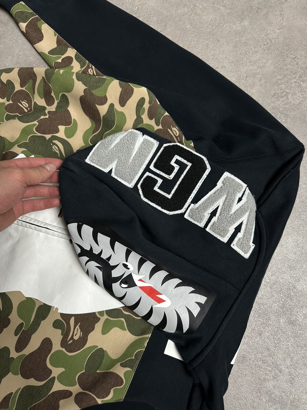 Bape × Puma BAPE X PUMA ABC CAMO SHARK HOODIE USED SIZE MEDIUM BLACK Size US M / EU 48-50 / 2 - 5 Thumbnail