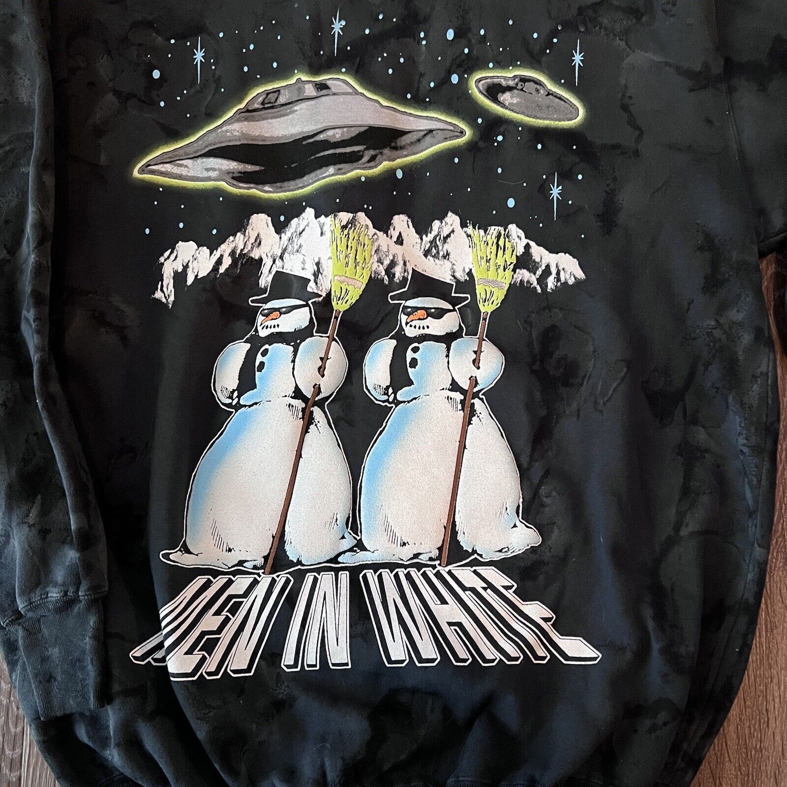 Jerzees 90s XL Men In White SnowMan Glow In Dark Sweatshirt Tie Dye Size US XL / EU 56 / 4 - 2 Thumbnail